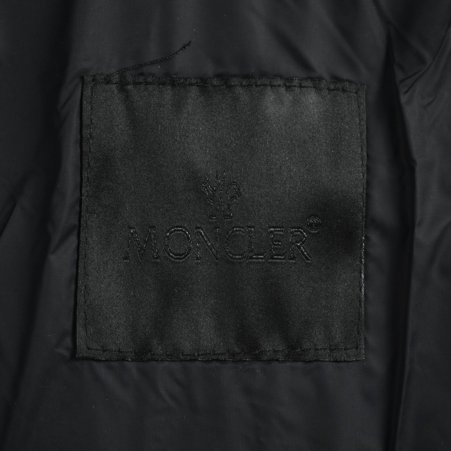 Moncler/蒙口 Serfanto女士连帽短款羽绒服 白鹅绒填充-莆田鞋,莆田鞋货源,高仿鞋,高仿鞋货源,安福档口,莆田高仿鞋,莆田鞋批发,高仿鞋批发,莆田高仿运动鞋,高仿运动鞋,莆田运动鞋 Moncler/蒙口 Serfanto女士连帽短款羽绒服 白鹅绒填充