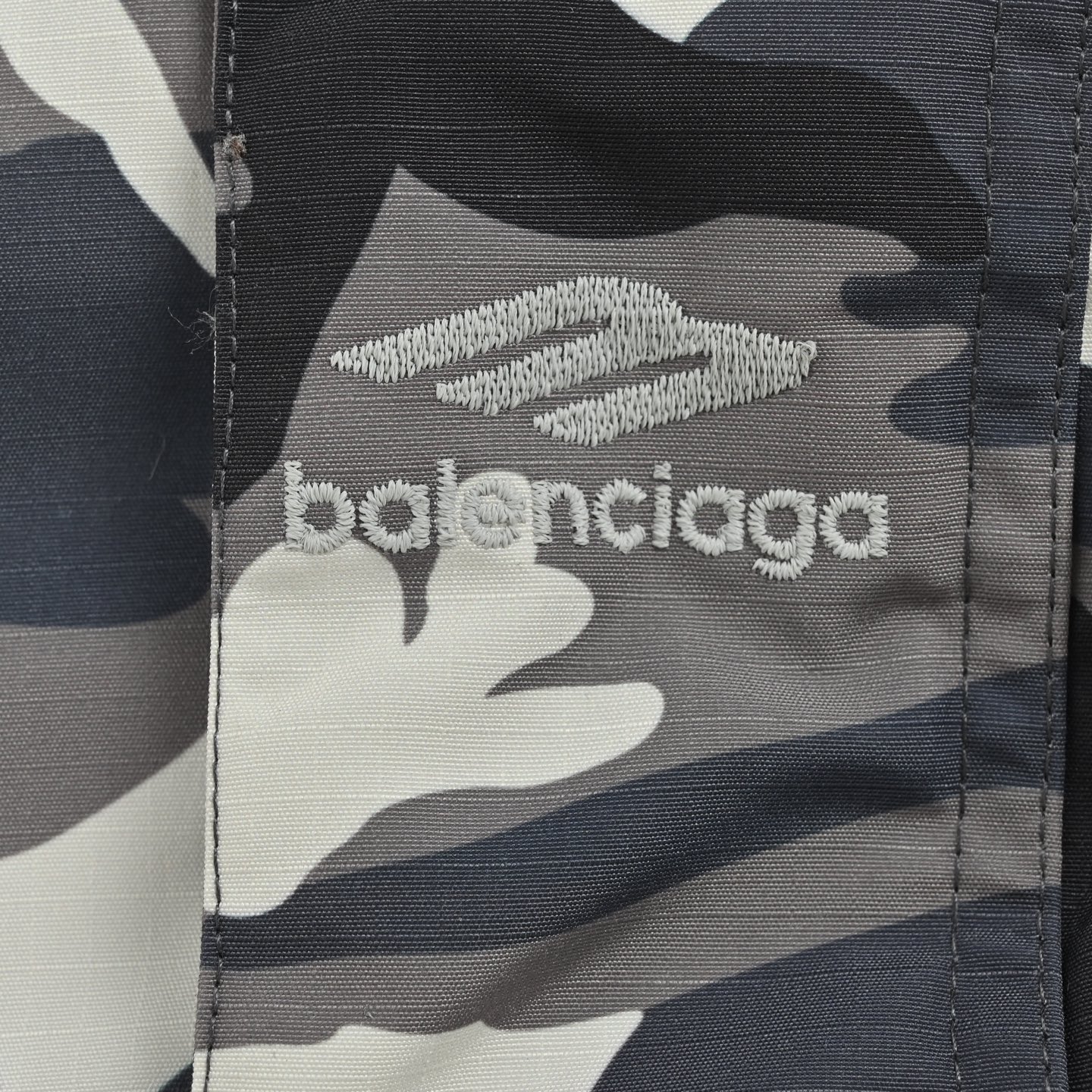 Balenciaga/巴黎世家 3B滑雪夹棉冲锋衣迷彩连帽外套