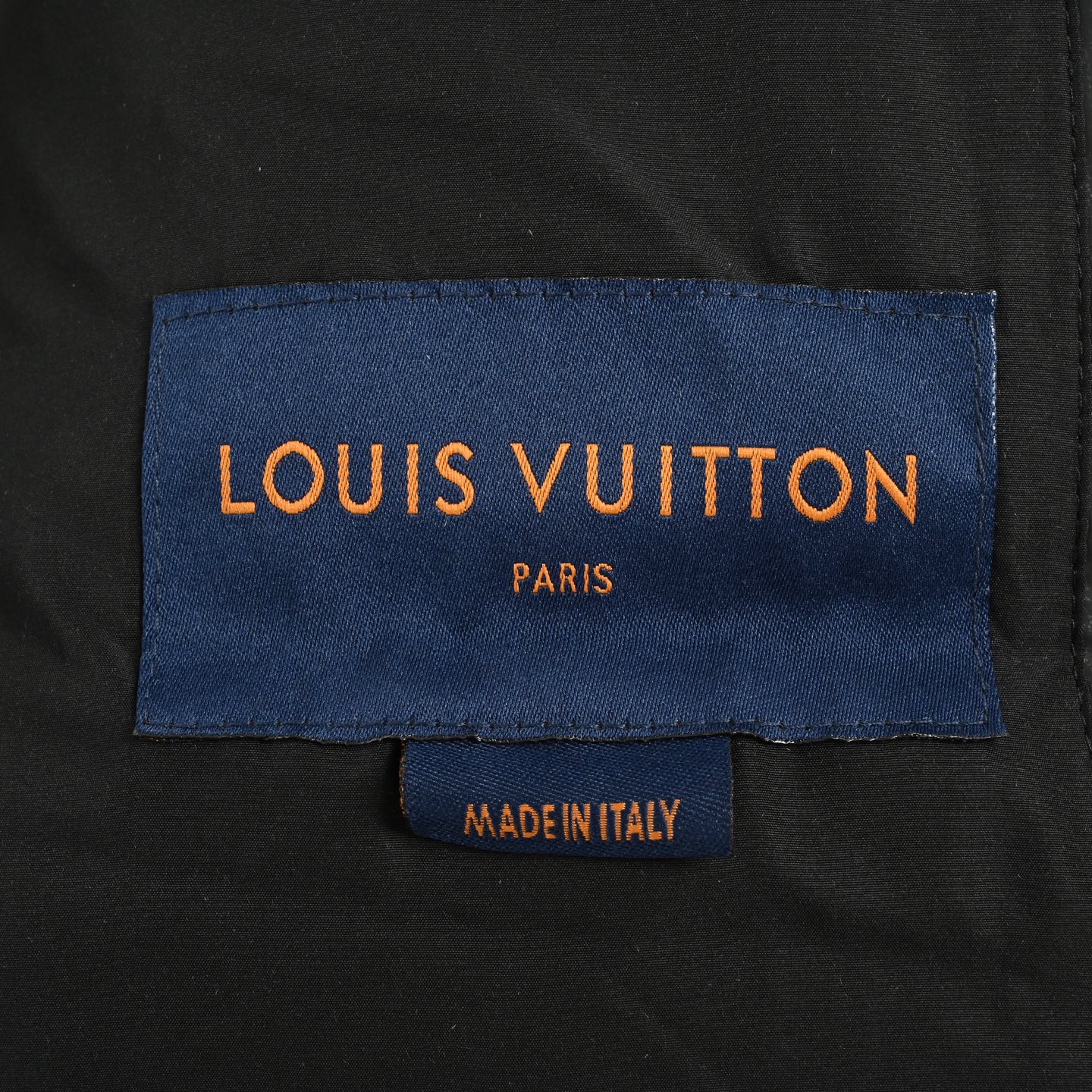 Louis Vuitton/路易威登 老花压花浮雕羽绒服