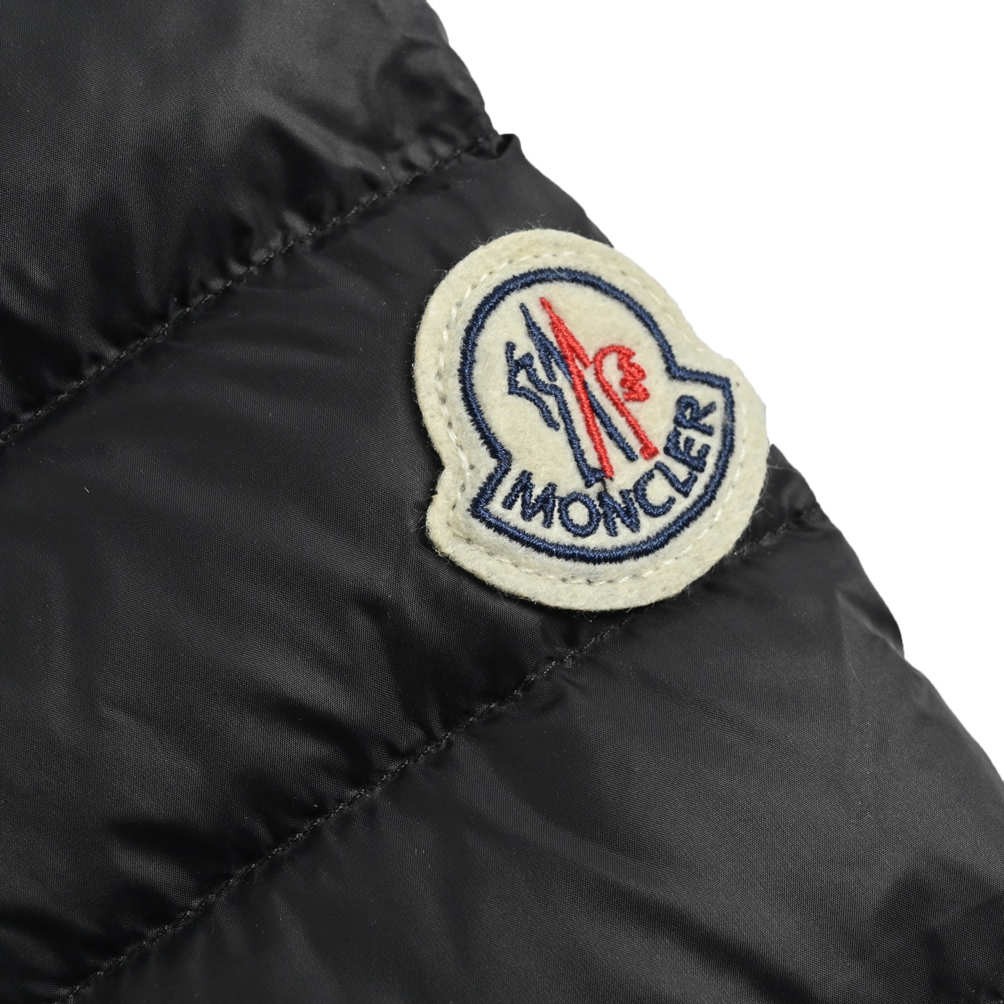Moncler/蒙口 女士排骨拉链连帽羽绒服