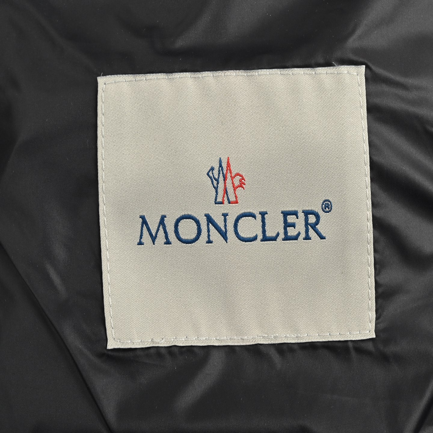 Moncler/蒙口 女士排骨拉链连帽羽绒服