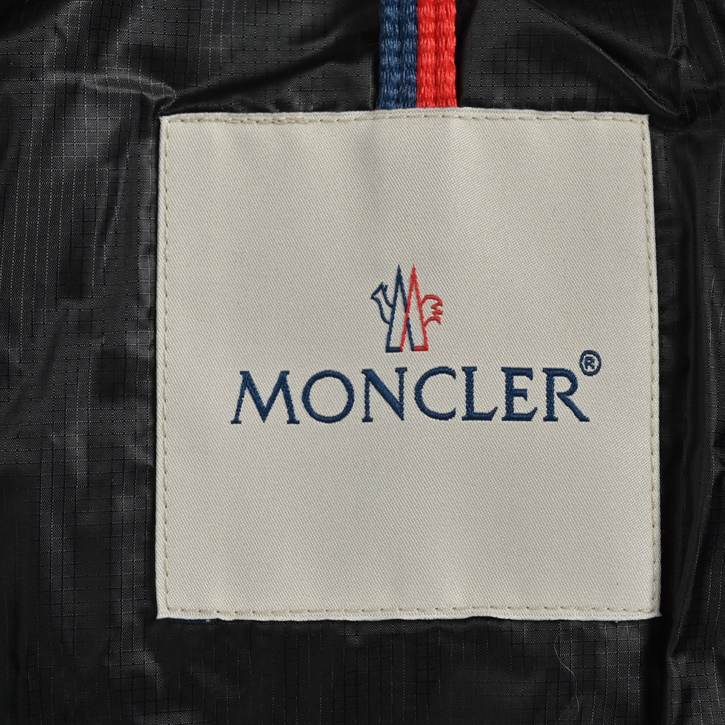 Moncler/蒙口 新玛雅Maya连帽羽绒服 反插口袋羽绒服填充90白鹅绒