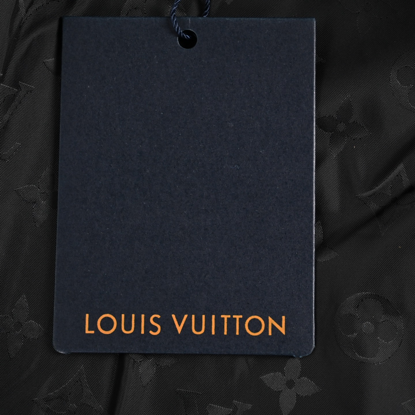 Louis Vuitton/路易威登 24Fw 皮牌羊羔绒立领夹克外套 黑色-莆田鞋,莆田鞋货源,高仿鞋,高仿鞋货源,安福档口,莆田高仿鞋,莆田鞋批发,高仿鞋批发,莆田高仿运动鞋,高仿运动鞋,莆田运动鞋 Louis Vuitton/路易威登 24Fw 皮牌羊羔绒立领夹克外套 黑色