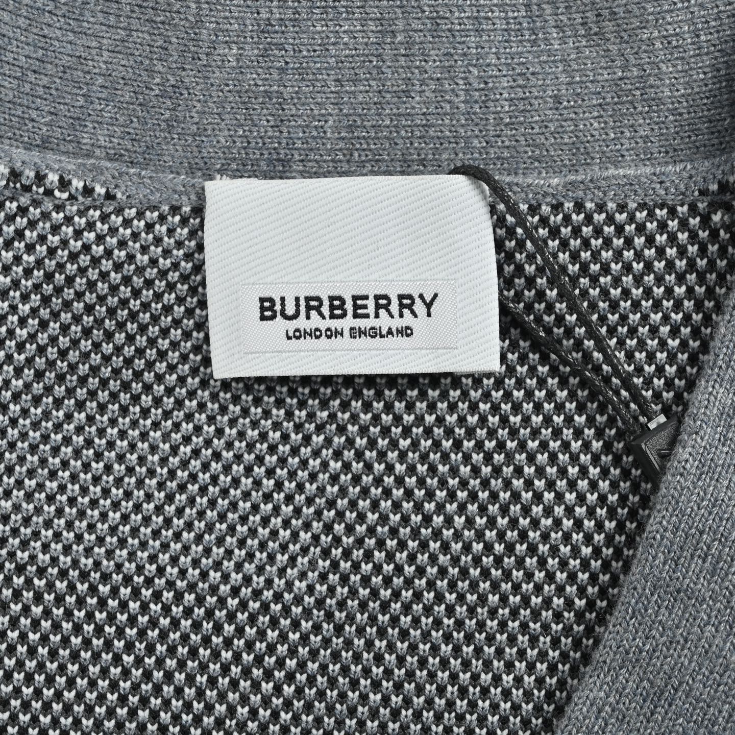 Burberr/巴宝莉 23Fw 加厚格纹拼条条纹针织开衫毛衣 灰色 卡其
