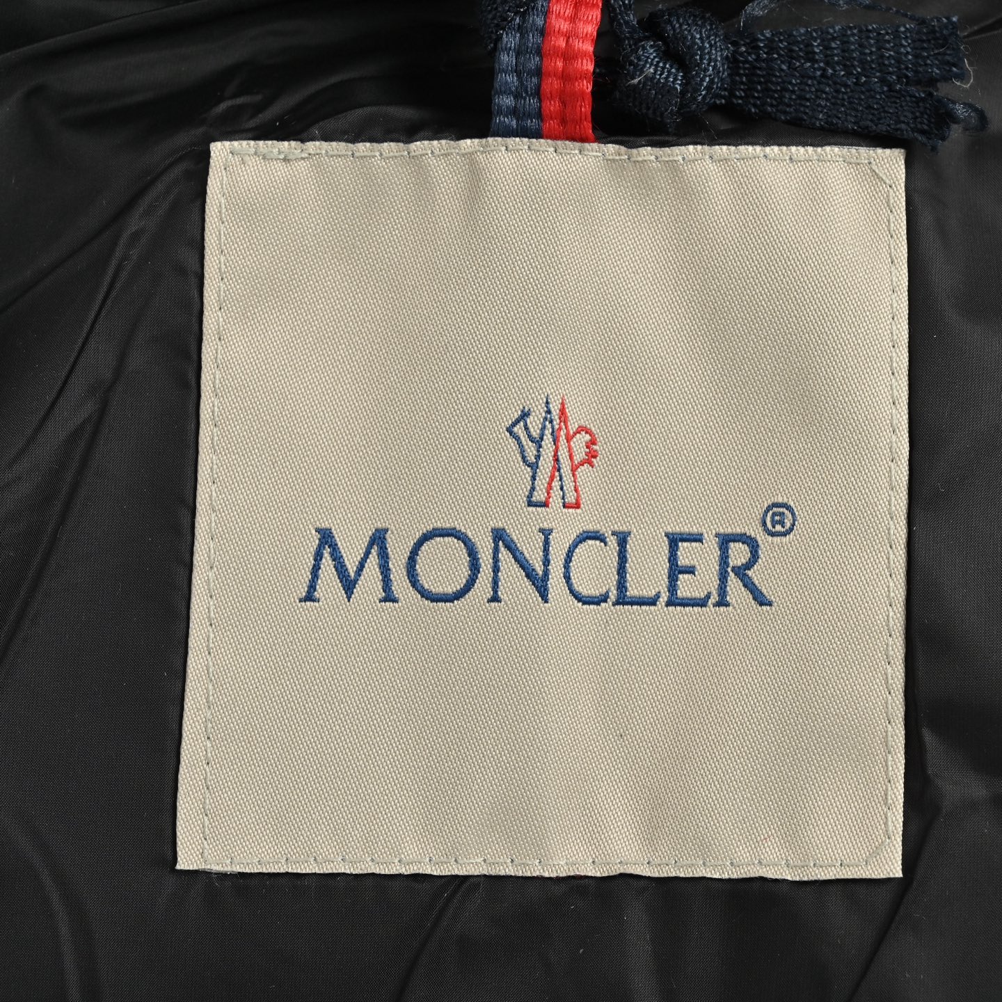 Moncler/蒙口 女士针织捆边收腰羽绒服