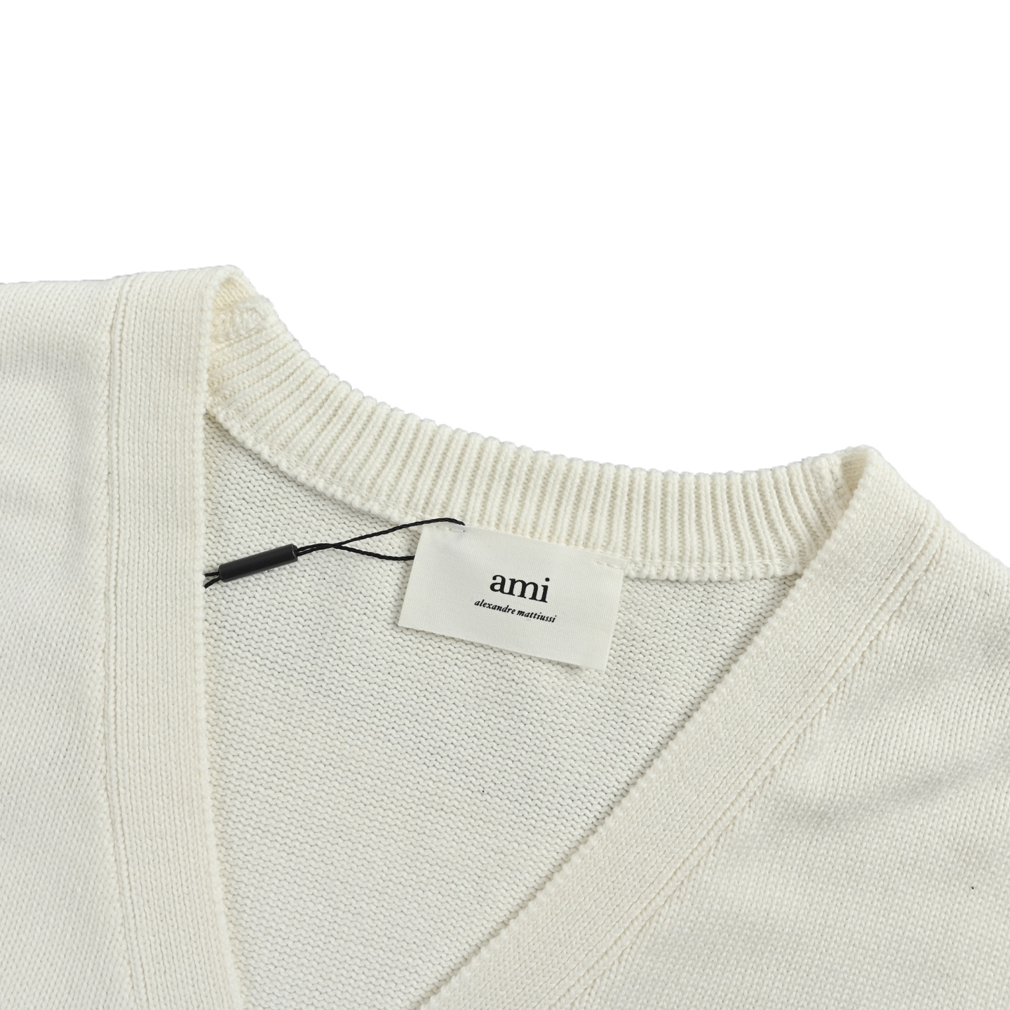 Ami 小爱心刺绣开衫毛衣 万年经典款 谁穿谁好看-Chinese UA Cheap High Quatity Brand Clothes Bags handbags Sneakers wholesale wholesaler seller from China Factory suppliers Fashion Clothing Shoes best Quality Beautiful Price Ami 小爱心刺绣开衫毛衣 万年经典款 谁穿谁好看