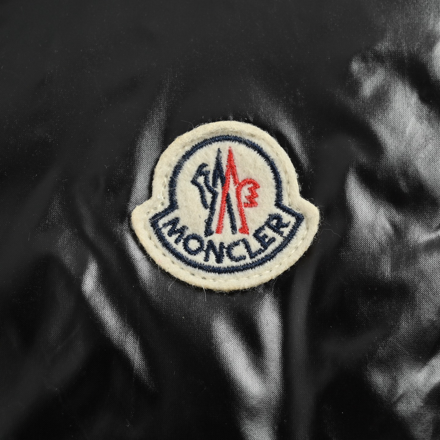 Moncler/蒙口 Luzule女士经典短款羽绒马甲-莆田鞋,莆田鞋货源,高仿鞋,高仿鞋货源,安福档口,莆田高仿鞋,莆田鞋批发,高仿鞋批发,莆田高仿运动鞋,高仿运动鞋,莆田运动鞋 Moncler/蒙口 Luzule女士经典短款羽绒马甲