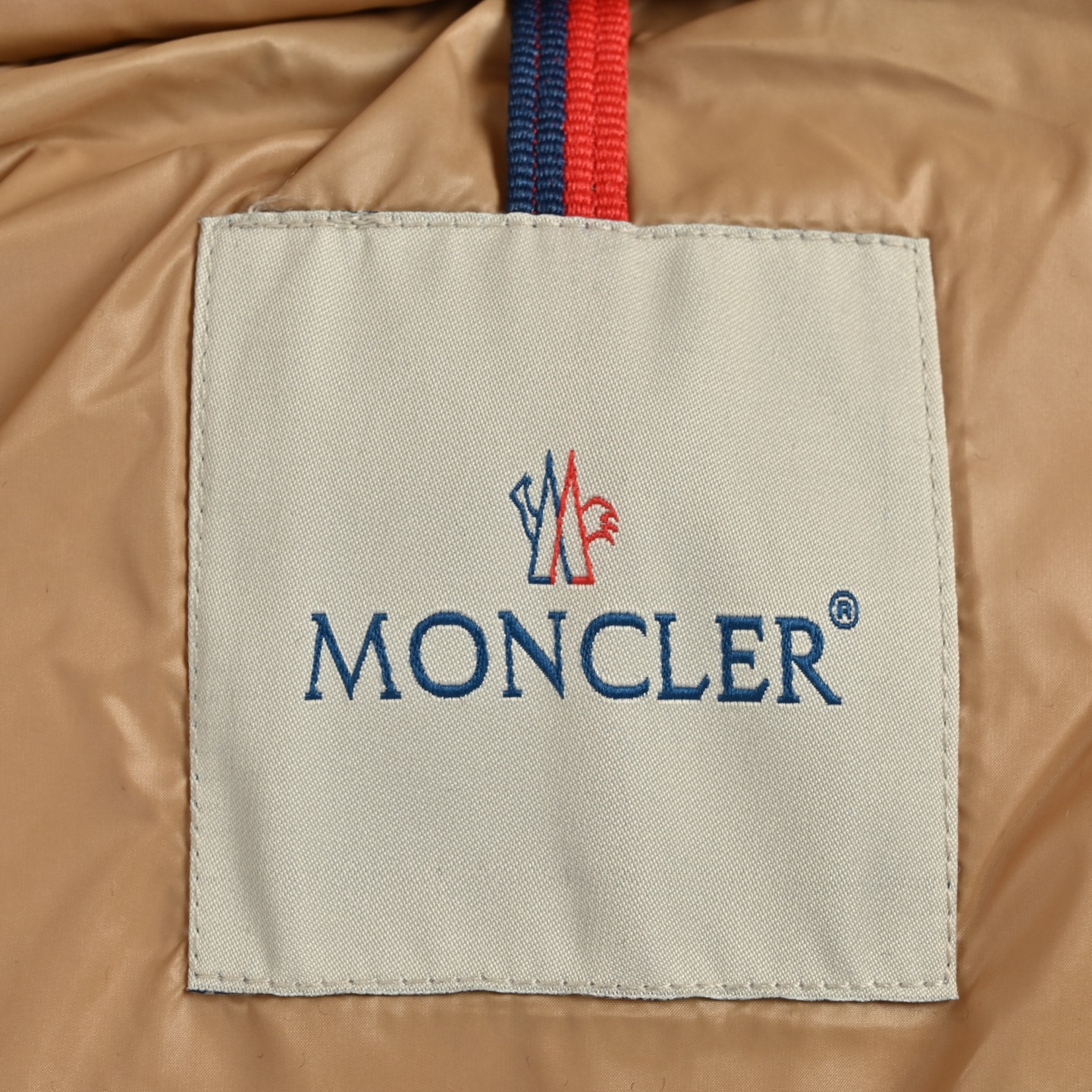 Moncler/蒙口 Luzule女士经典短款羽绒马甲-莆田鞋,莆田鞋货源,高仿鞋,高仿鞋货源,安福档口,莆田高仿鞋,莆田鞋批发,高仿鞋批发,莆田高仿运动鞋,高仿运动鞋,莆田运动鞋 Moncler/蒙口 Luzule女士经典短款羽绒马甲