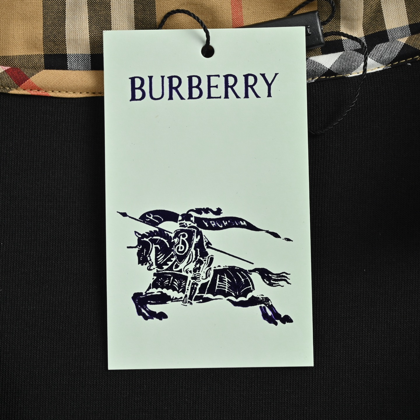 Burberry/巴宝莉 25Fw 战马刺绣空气层拉链外套