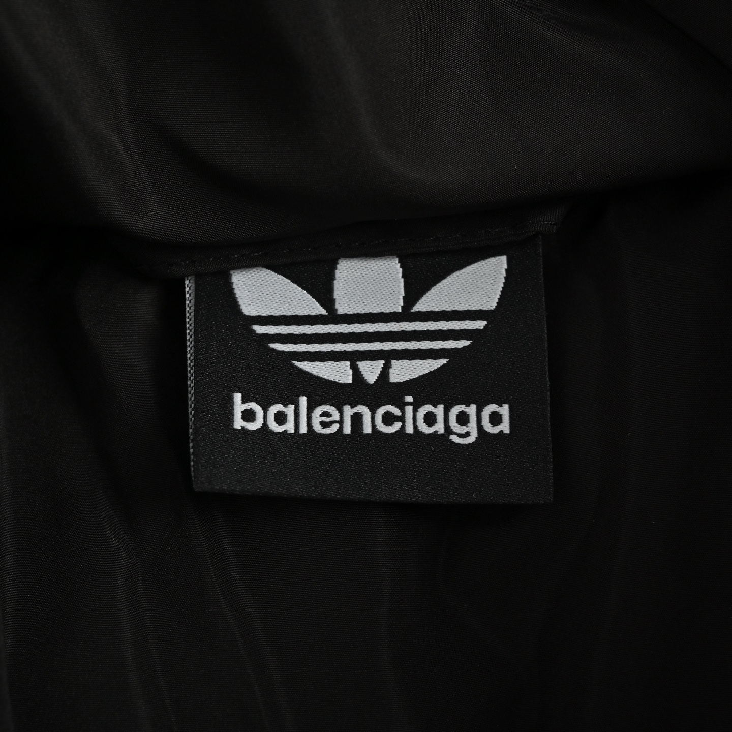 Balenciaga & Adidas 联名走秀款三杠茧型棉服外套 黑色