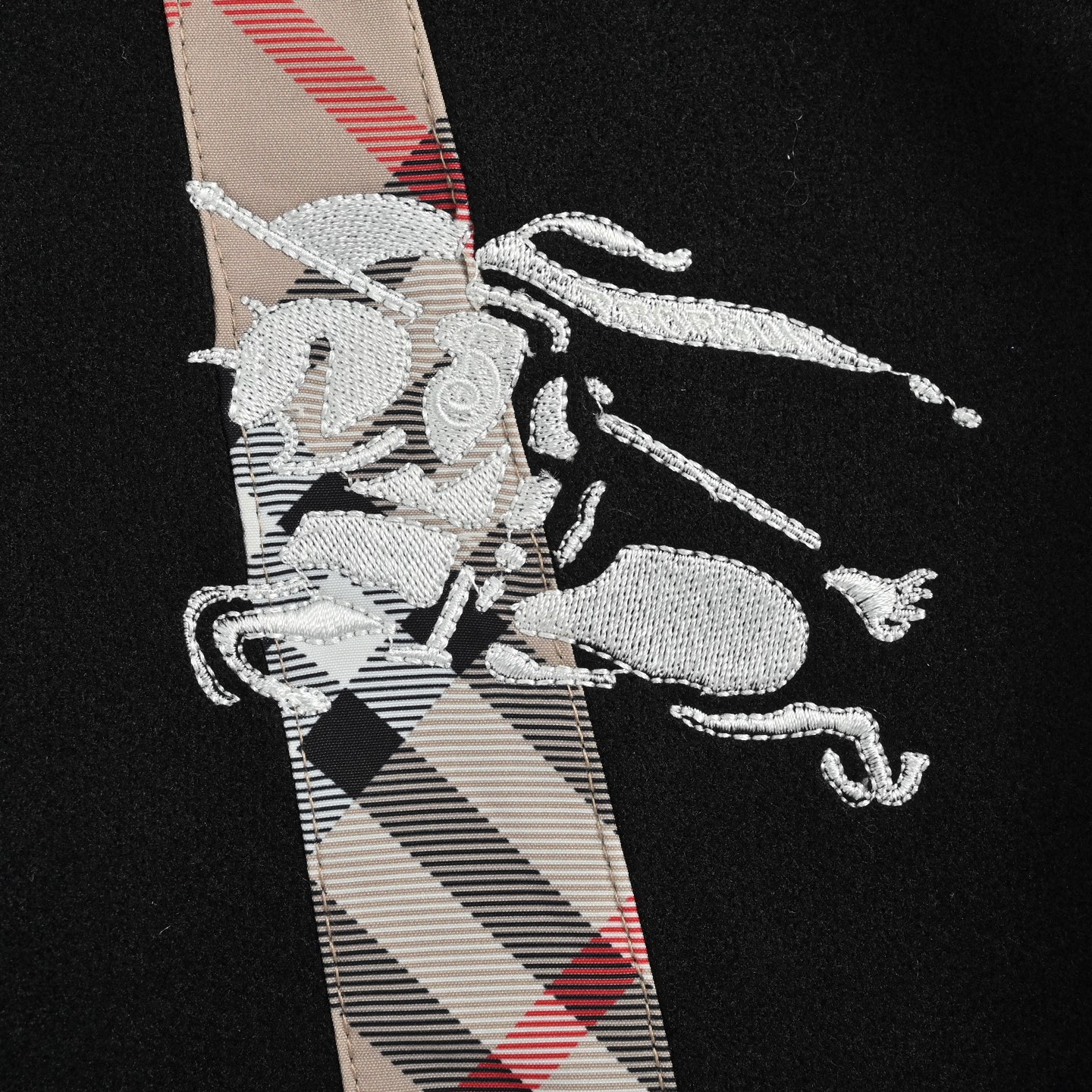 Burberry/巴宝莉 格纹战马刺绣拼接棒球服夹克外套