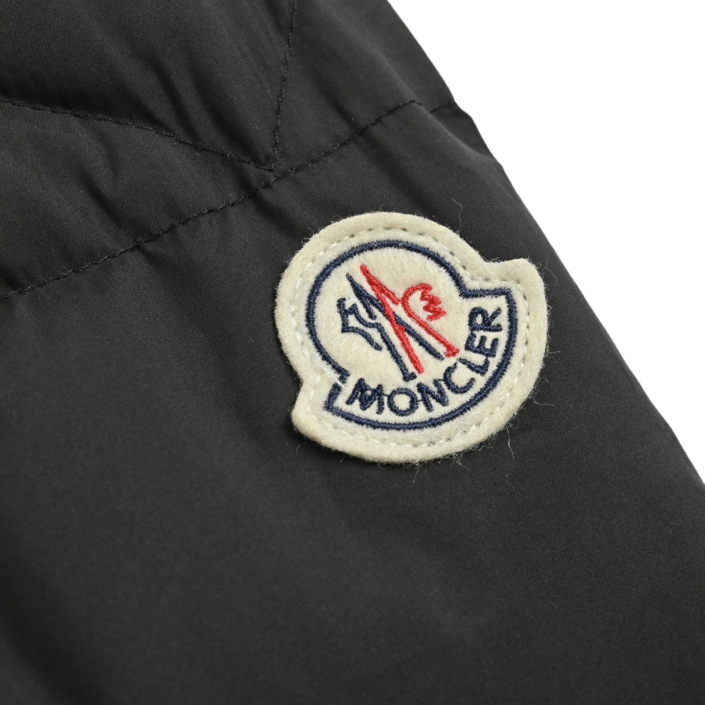 Moncler/蒙口 三色线条羽绒服 Bouvaque条纹刺绣立领羽绒服 三色饰边刺绣
