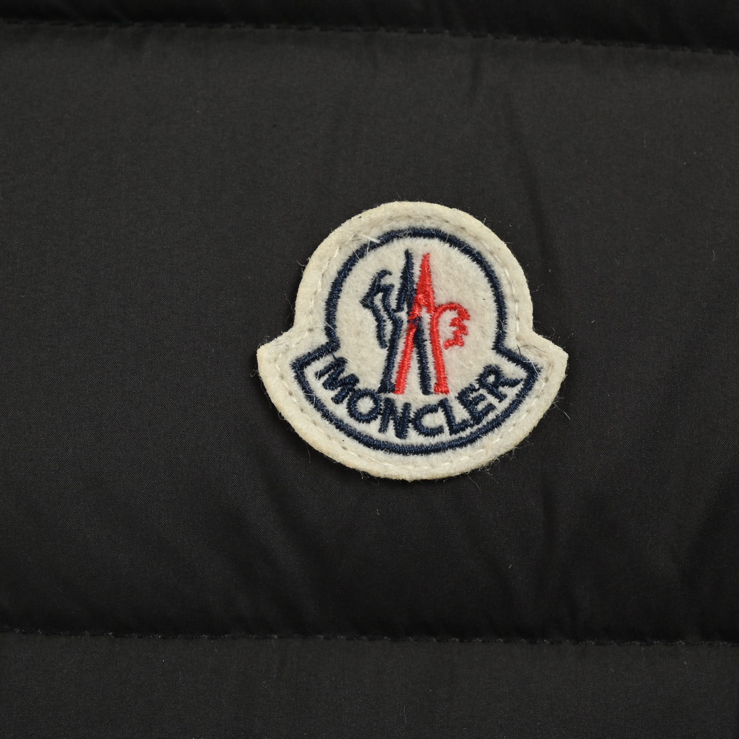 Moncler/蒙口 织带字母羽绒马甲 Contrin男女羽绒马甲