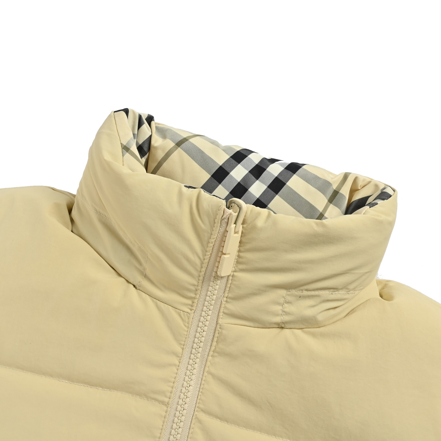 Burberry/巴宝莉 斜格纹双面穿羽绒服 Burberry这款双面斜格纹羽绒服