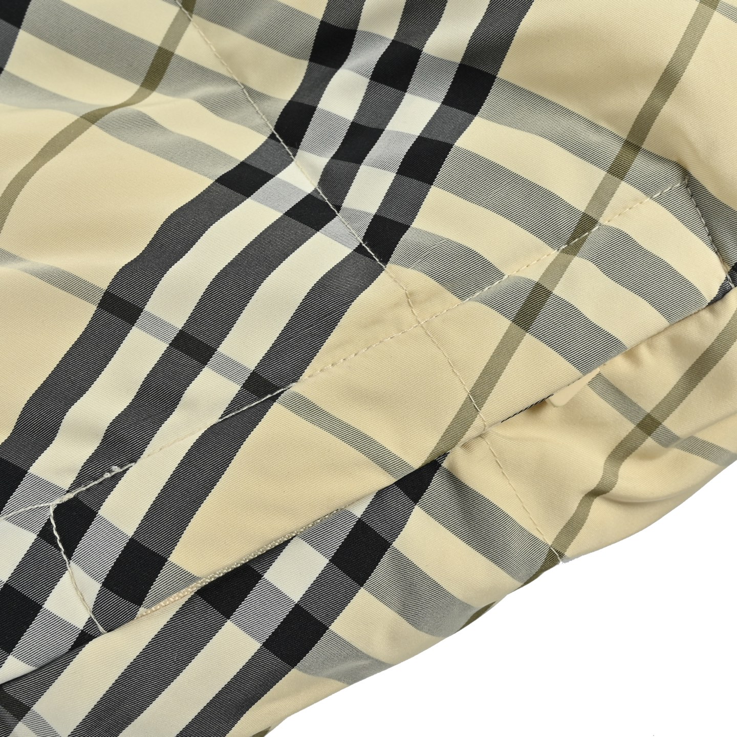 Burberry/巴宝莉 斜格纹双面穿羽绒服 Burberry这款双面斜格纹羽绒服