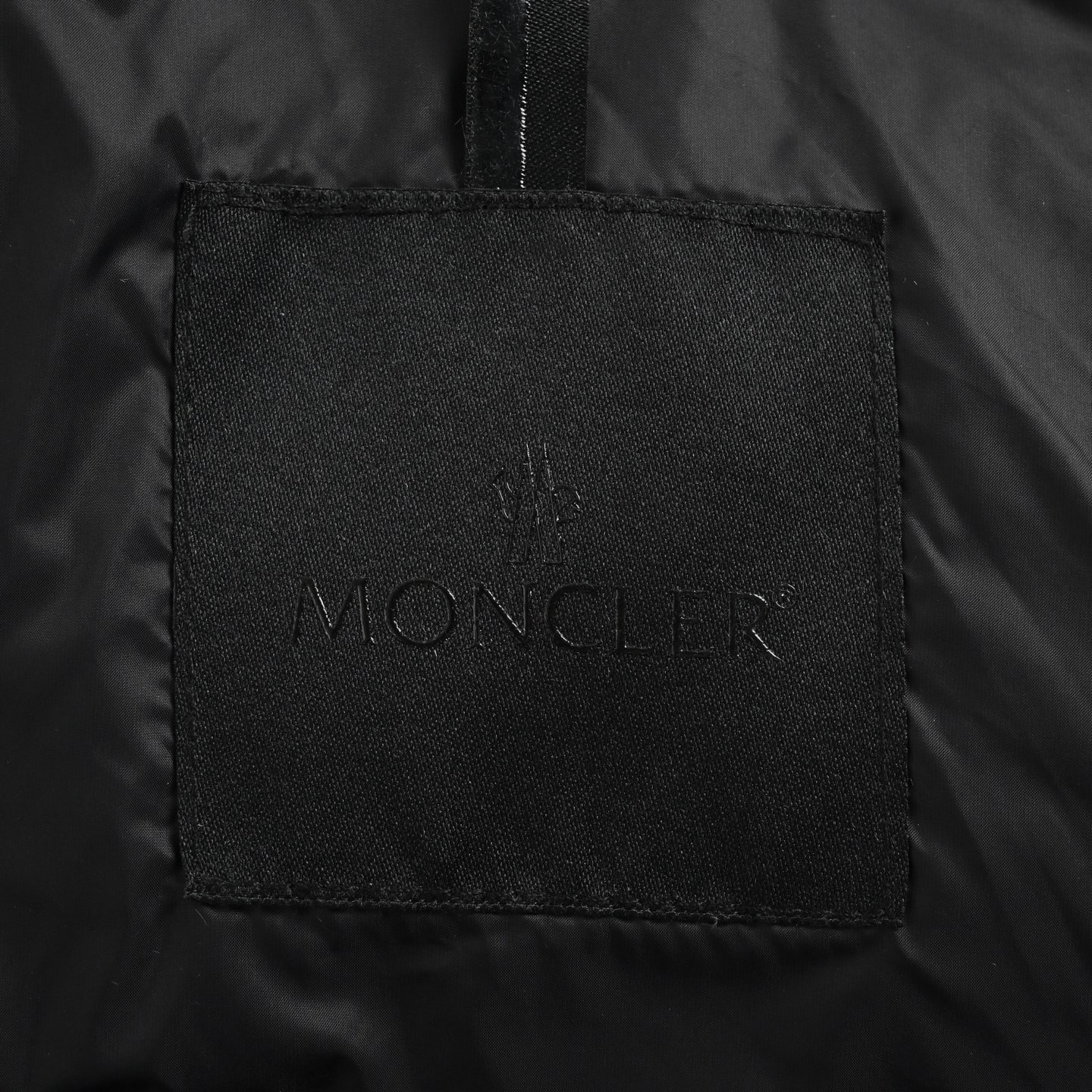 Moncler/蒙口 纯黑色立领短款羽绒服 Moncler Vissec短款羽绒服