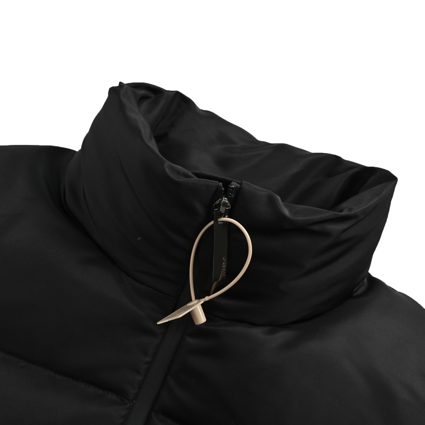 Moncler/蒙口 纯黑色立领短款羽绒服 Moncler Vissec短款羽绒服