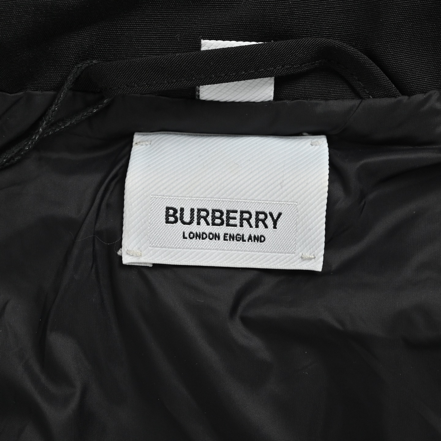 Burberry/巴宝莉 经典格子条纹羽绒服 填充90白鸭绒 暖性非常强