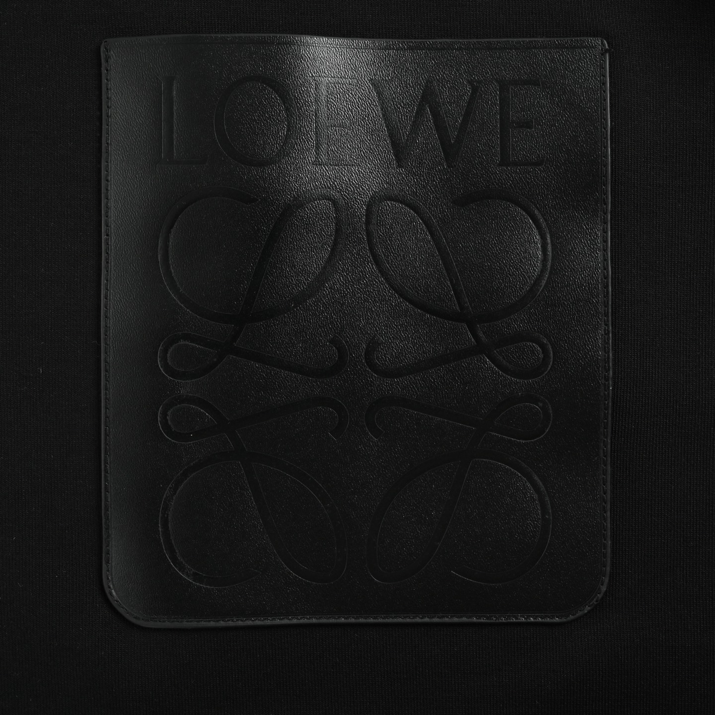 Loewe/罗意威 胸口压花徽标皮口袋拉链连帽外套 Loewe/罗意威 2025秋冬最新爆款连帽外套