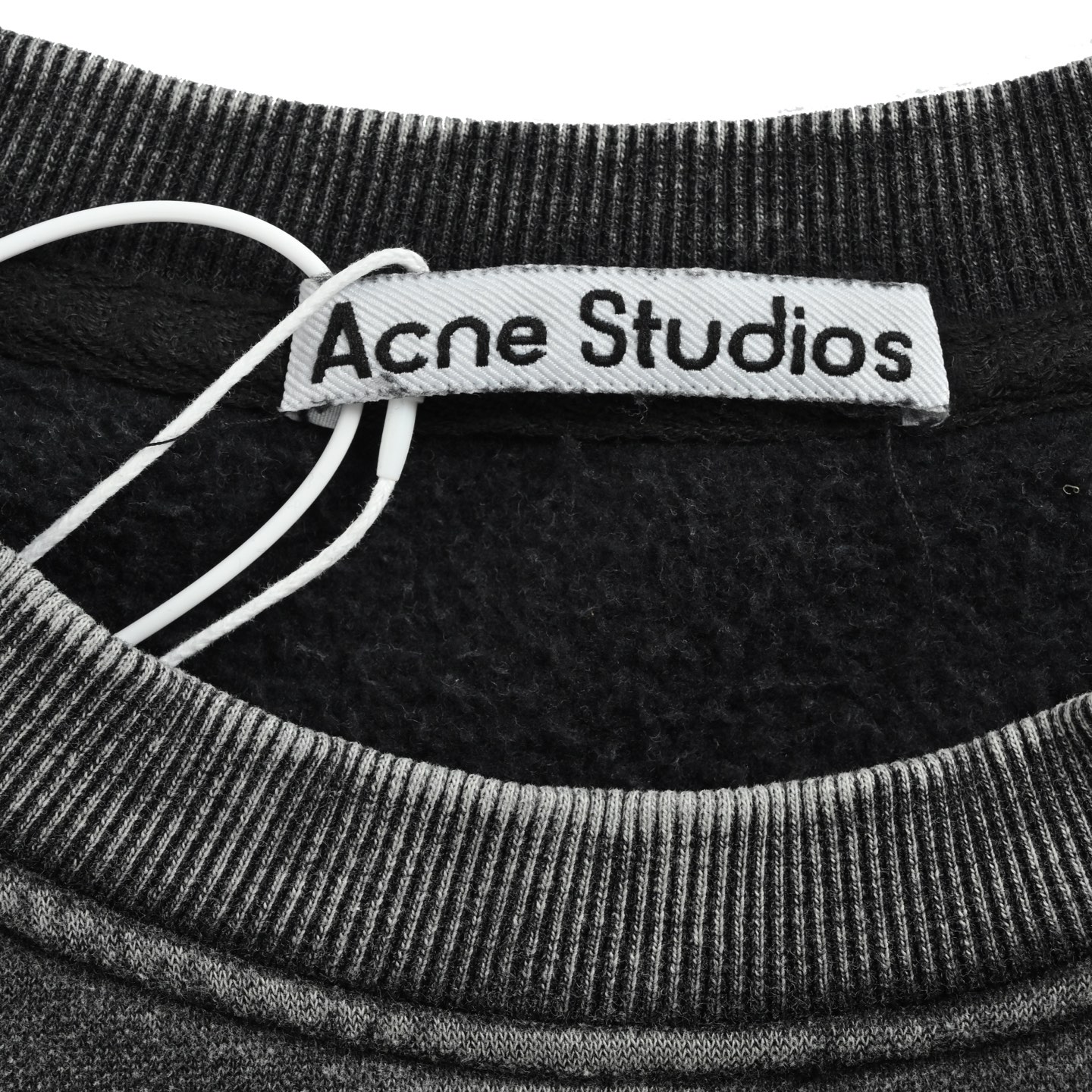 Acne Studios 水洗褪色后背小硅胶做旧圆领卫衣 洗水黑