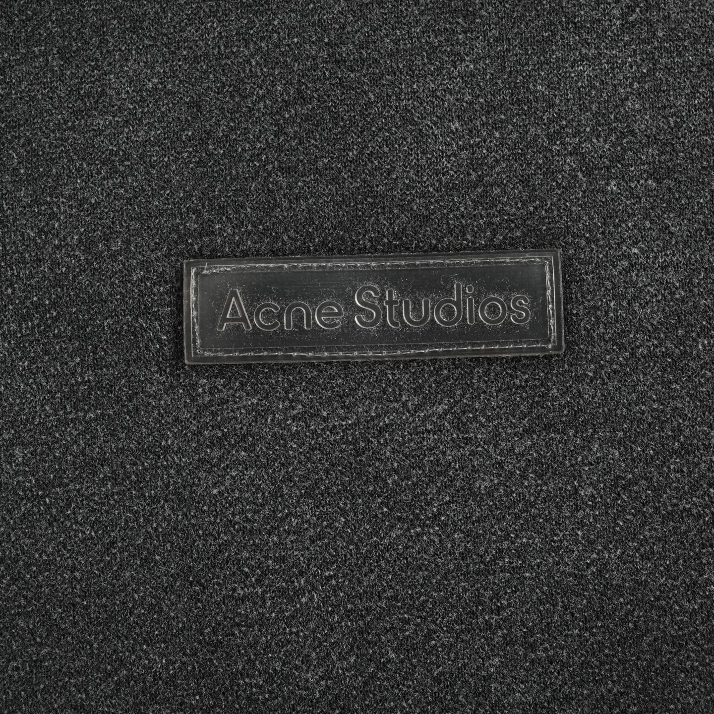 Acne Studios 水洗褪色后背小硅胶做旧圆领卫衣 洗水黑