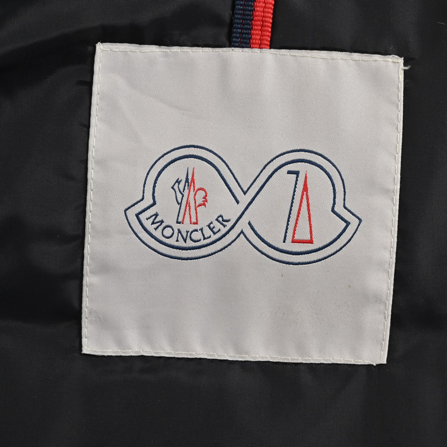 Moncler/蒙口 70周年限定羽绒服 Moncler 羽绒夹克专为庆祝品牌70周年而设