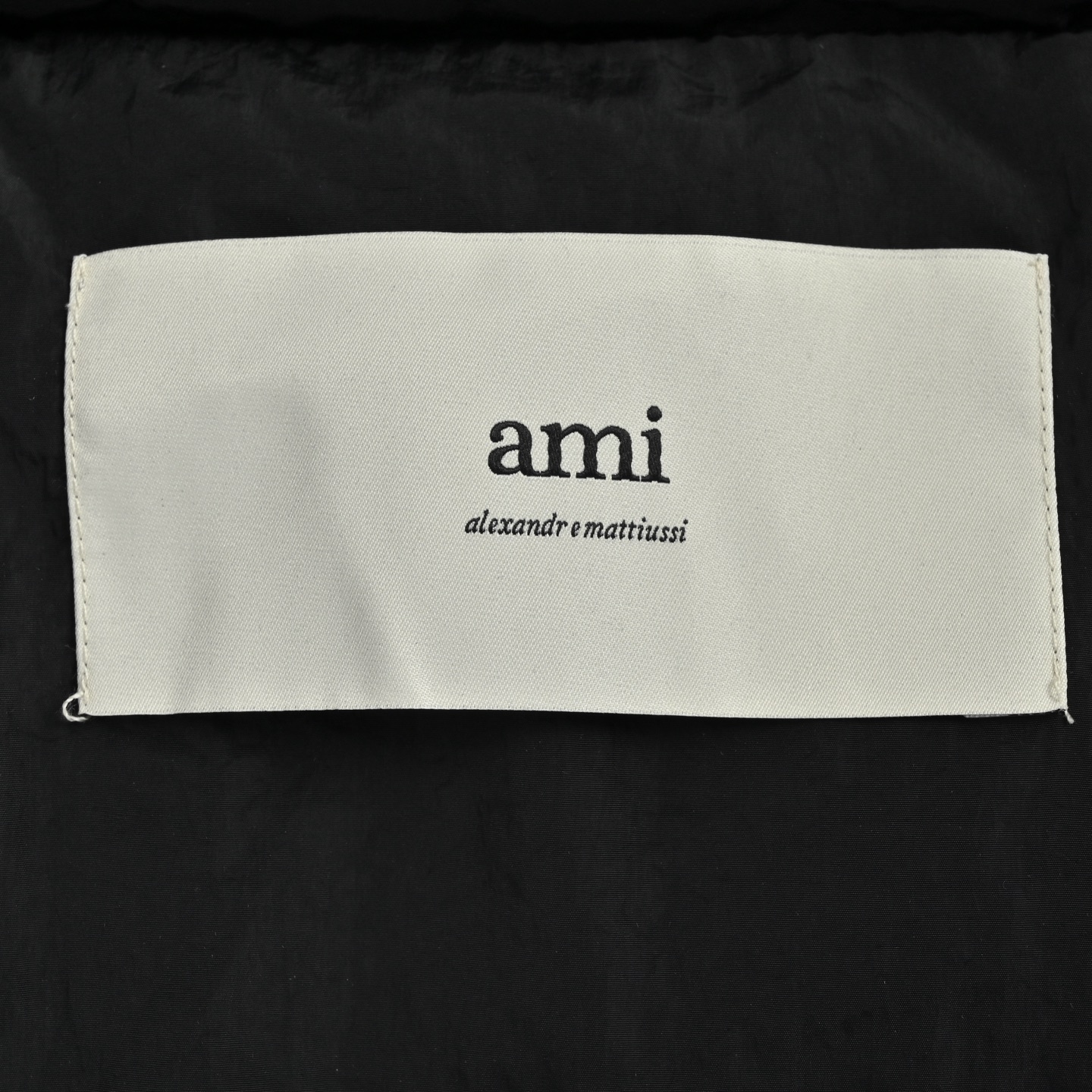 Ami 皮标爱心隐藏帽立领羽绒服