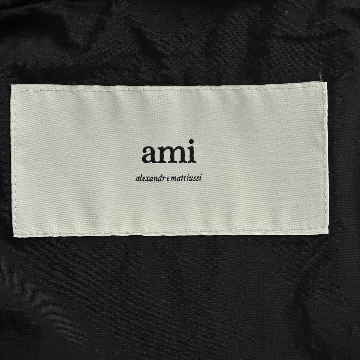Ami 25Fw 浮雕爱心羽绒马甲