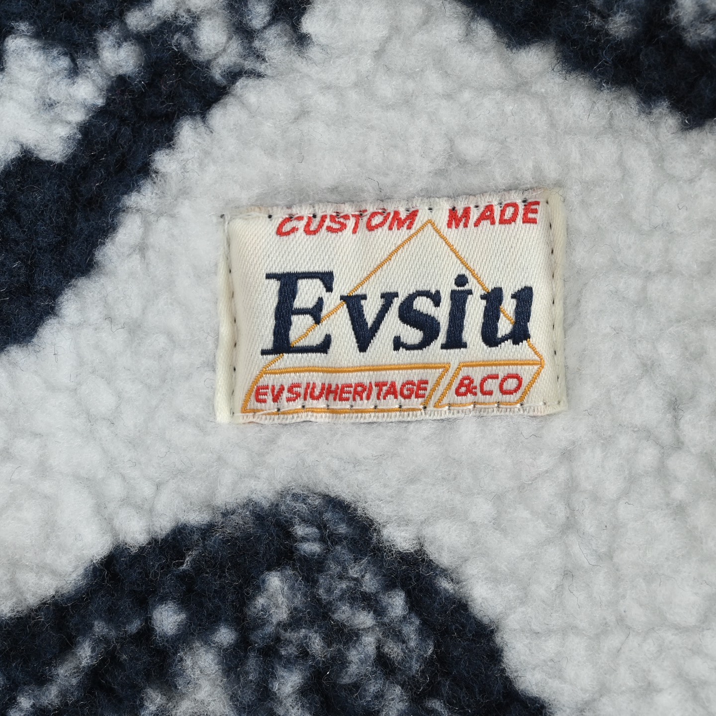 Evisu/福神 25Fw 满印羊羔绒外套 EVISU的拉链外套以提花面料打造
