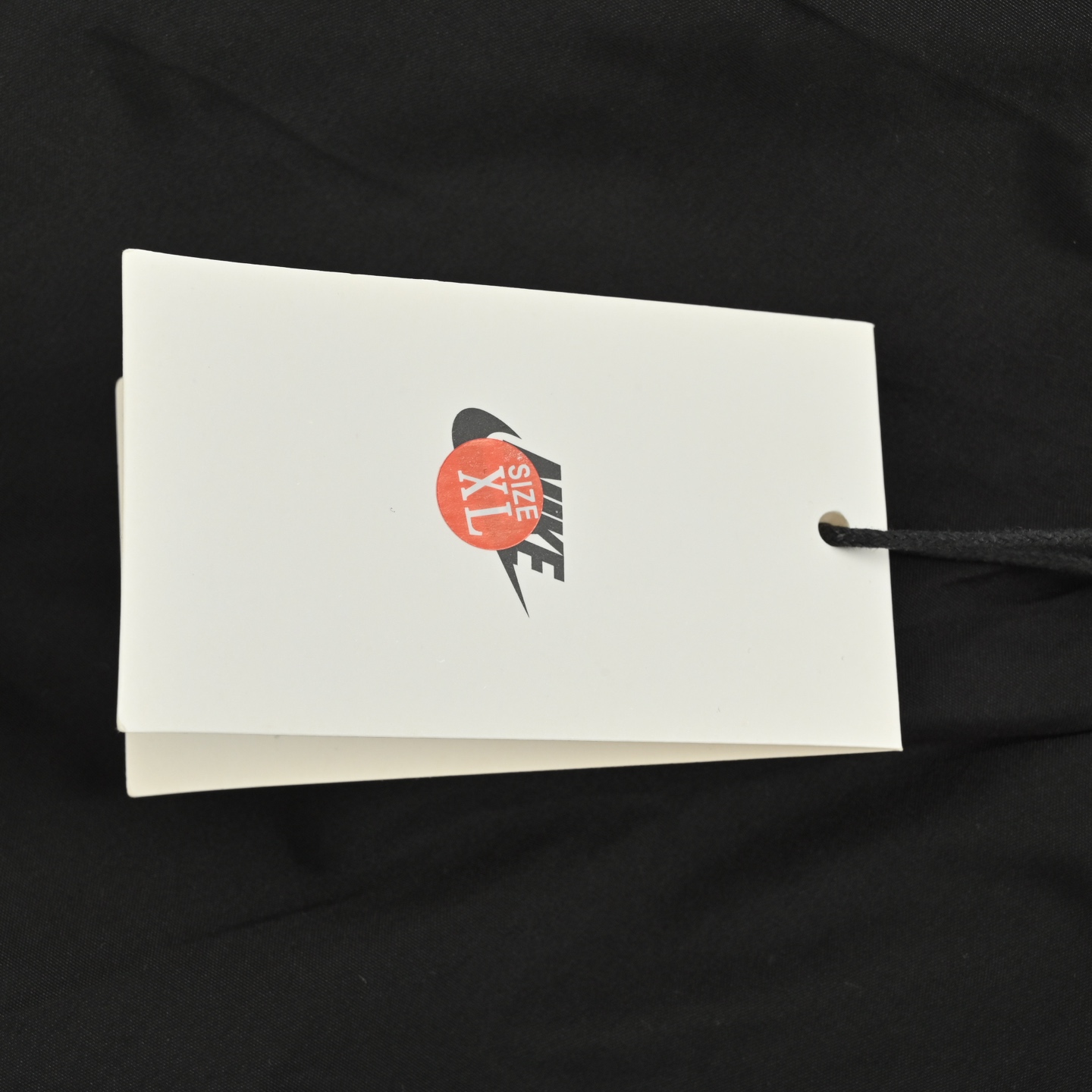 本地自取:💰320
Nike/耐克 25Fw 小标棉服外套
男女情侣款非常火爆!柜子同款!还原客供面料!高逼格!nike耐克冬季男女同款情侣款保暖个性棒球领飞行青年立领短款休闲大众简约风!定制拉链 定制螺纹!小红书 抖音爆款众明星纷纷上身!采用原厂客供防风面料,选用新疆棉绒和高端羽绒棉夹层内里,亲肤柔软 保暖效果更佳!胸前标志性彰显品牌特征,落肩袖设计 宽松有型,尽显时尚感,工艺复杂,细节完美,,男女同款,百搭神器,绝对炸街!冬季保暖必备之一!完美品质!整箱援货!颜值相当高 做工超精致
颜色:黑色 卡其
Size:S-XL