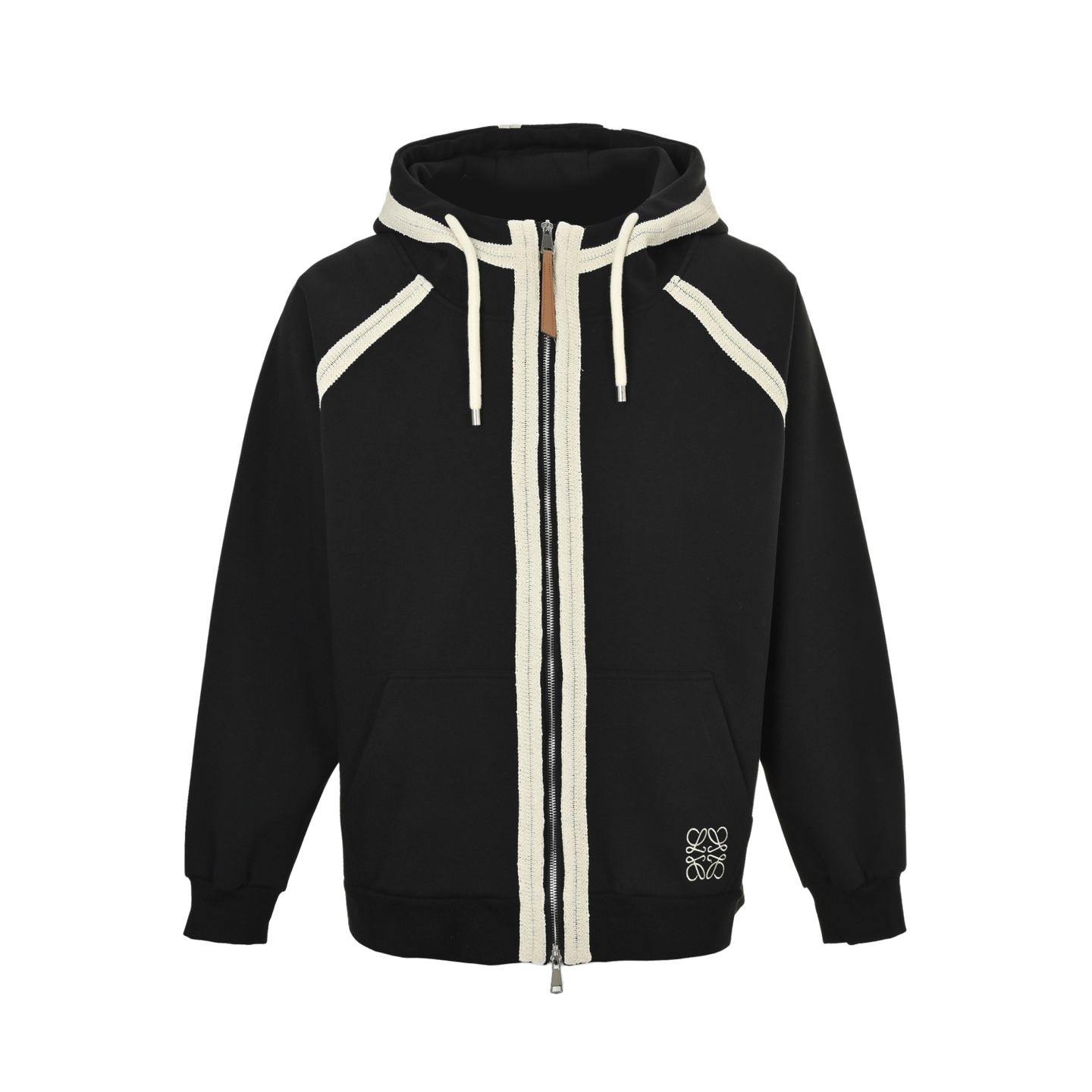 本地自取：💰300
Loewe/罗意威 25Fw 刺绣logo织带拉链外套
采用420g原版厚重面料 日本进口印花机喷绘而成 定制1:1辅料 23ss特殊螺纹 定染面料颜色 原版无差 定染三色绣花线 高密度立体刺绣 小星星点缀采用亮线刺绣 小毛球单独定做 质感饱满充盈 区别市面垃圾 高品质还原辅料全部开模定做，宽松版型，男女同款，全网独家，三标齐全
Size:S-XL