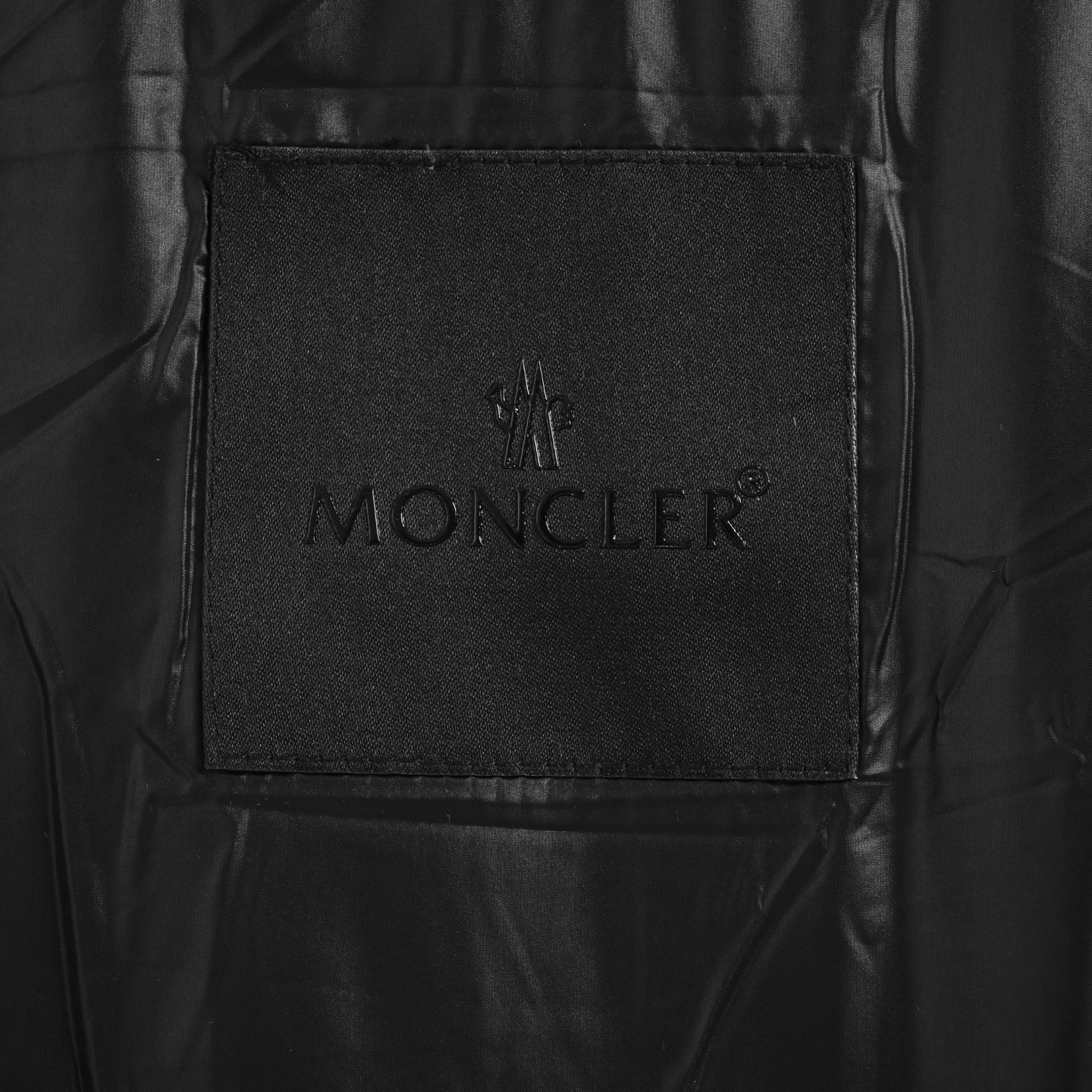 Moncler/蒙口 不规则侧边拉链立领羽绒服