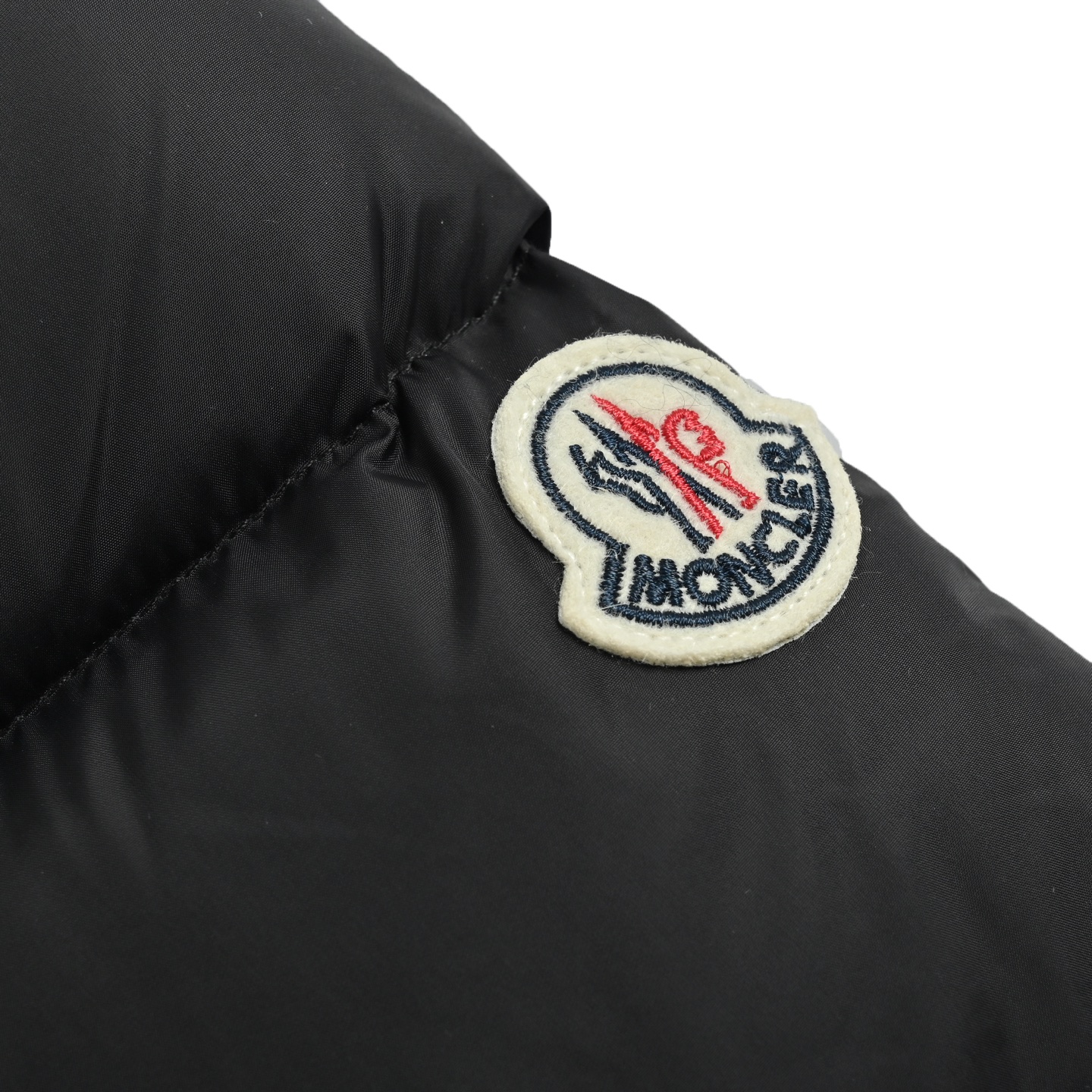 Moncler/蒙口 Avoce女士收腰连帽羽绒服 Moncler Avoce短款羽绒服