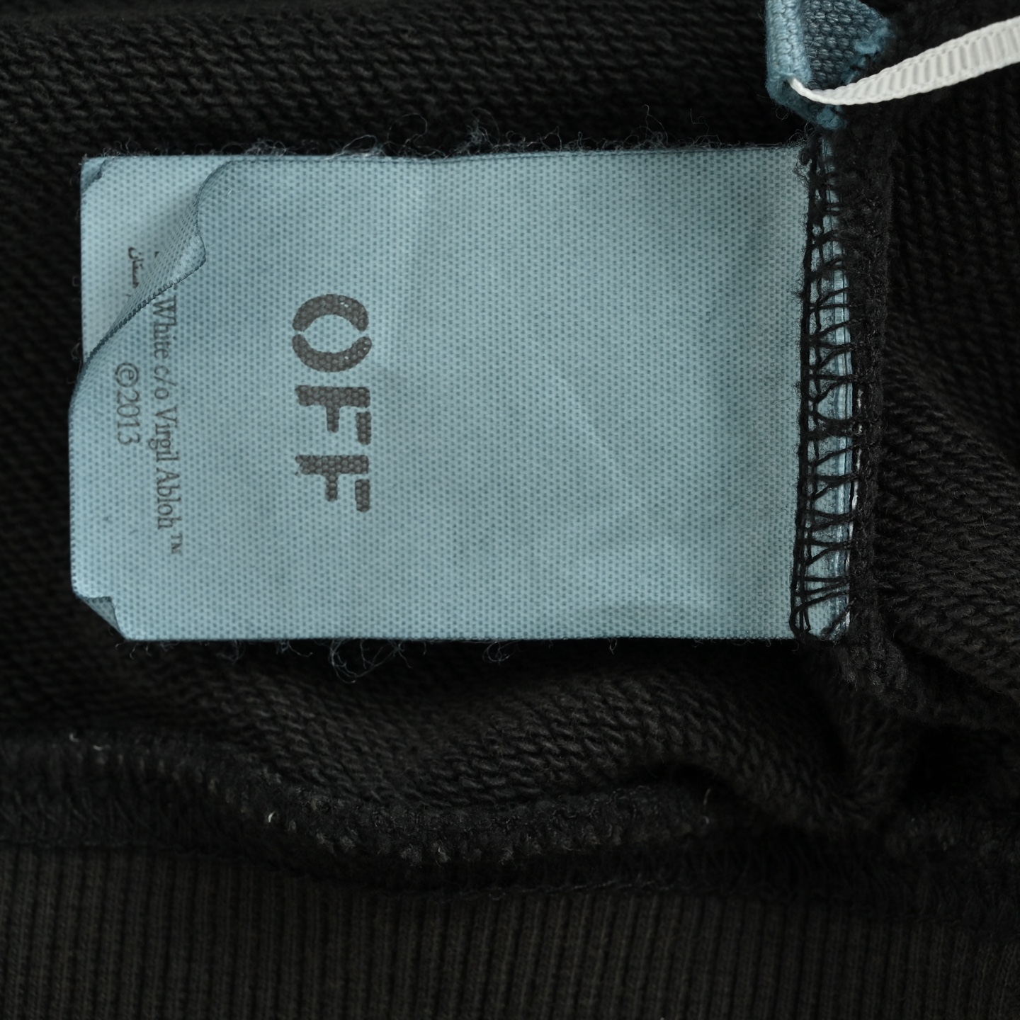 本地自取:💰280
OFF WHITE CO VIRGIL 后背圣咏圣母印花连帽
所有面料以及螺纹均为订织定染 所有面料颜色均经过色卡比对定染面料 定织定染400G毛圈全棉面料 布面丝滑质感 成衣水洗预缩处理不掉色不缩水 印花采用日资MIMAKI印花机作业 不起边无毛边 喷绘烫画热压冷撕 透布纹防刮擦熨烫作业 印花不起雾 印花重合颜色深浅均有差别 为简约设计增添了层次感 0色差定染帽绳以及面料螺纹 洗标也是按照原版的字体找公司订做 辅料部分依旧采用全线正确辅料 长方形梭织领标设计 把之前的立体硅胶手感字体取消改为全梭织领标 五联硅胶吊牌 三联水洗标以及包装线依旧
Size:XS-L