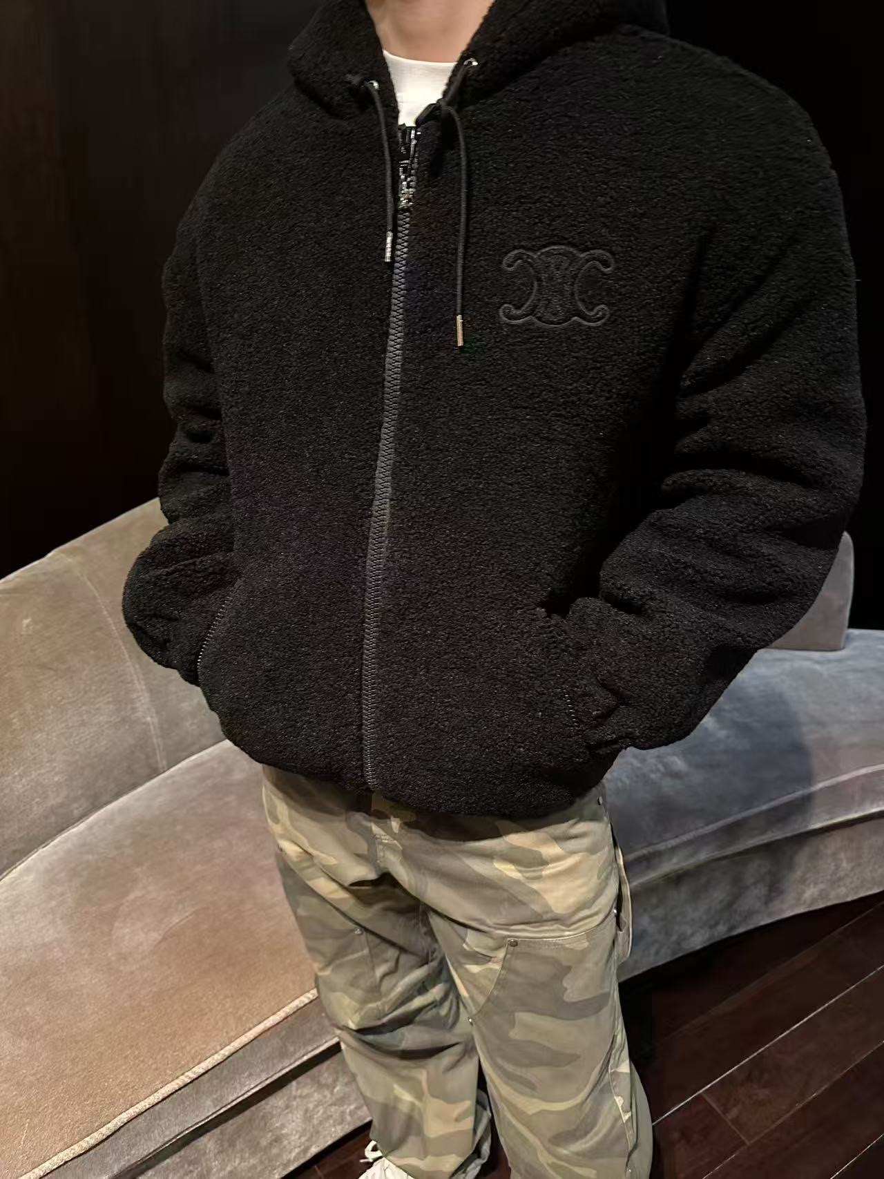 #Celine/赛琳 凯旋门绒面棉服外套上身效果