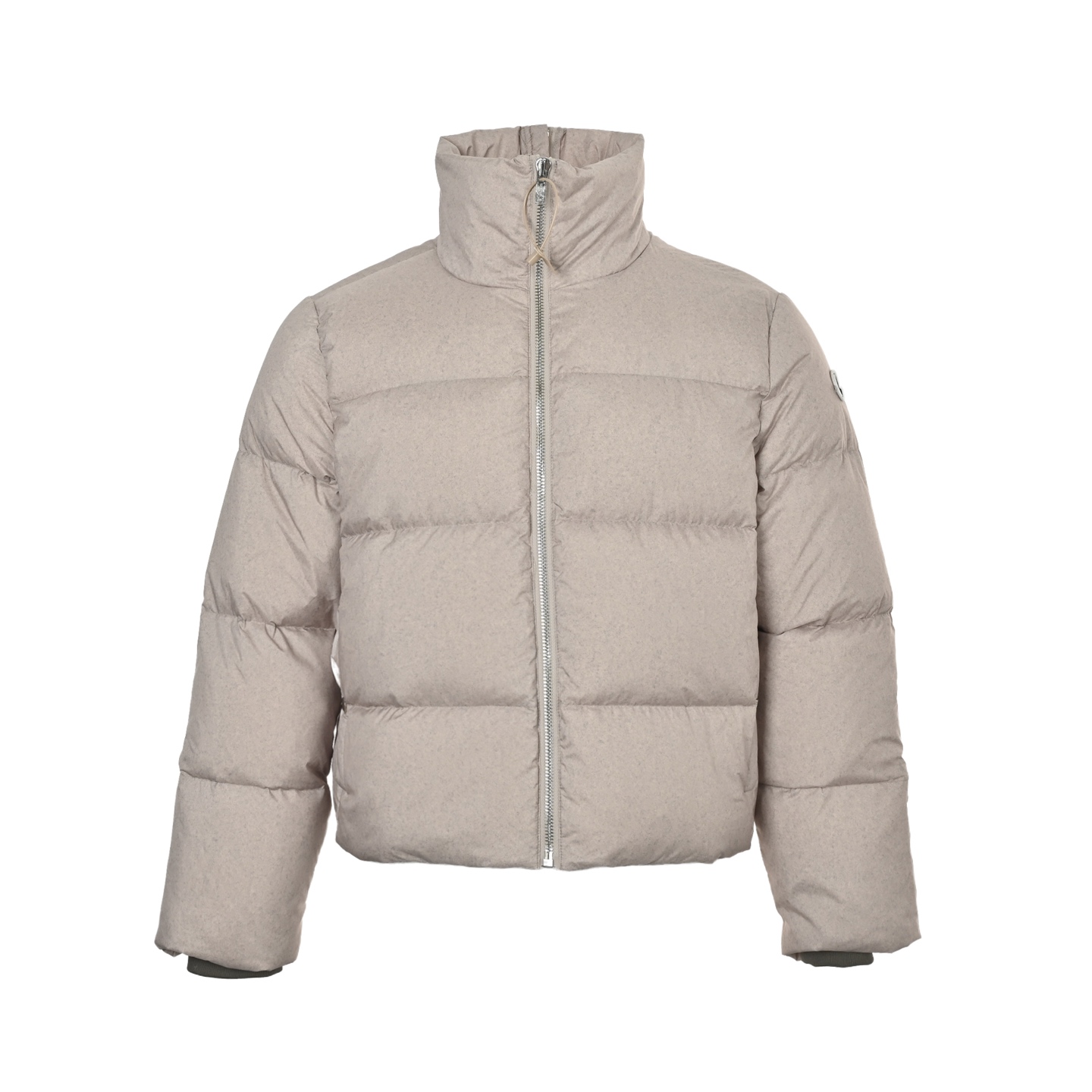 本地自取：💰720
Moncler/蒙口 RO联名羽绒服
Moncler与Rick Owens联名羽绒服，短款夹克设计，填充90%白鸭绒，保暖力满分!外层丝滑扎染面料，触感细腻，沙色低调百搭，男
女同款，情侣穿也超有范	。背部拉链设计，	
穿脱方便，实用又时髦。秋冬季节搭配流浪包或废土风单品，轻松打造个性造型，是高端时尚圈的热门单品
Size:1-4