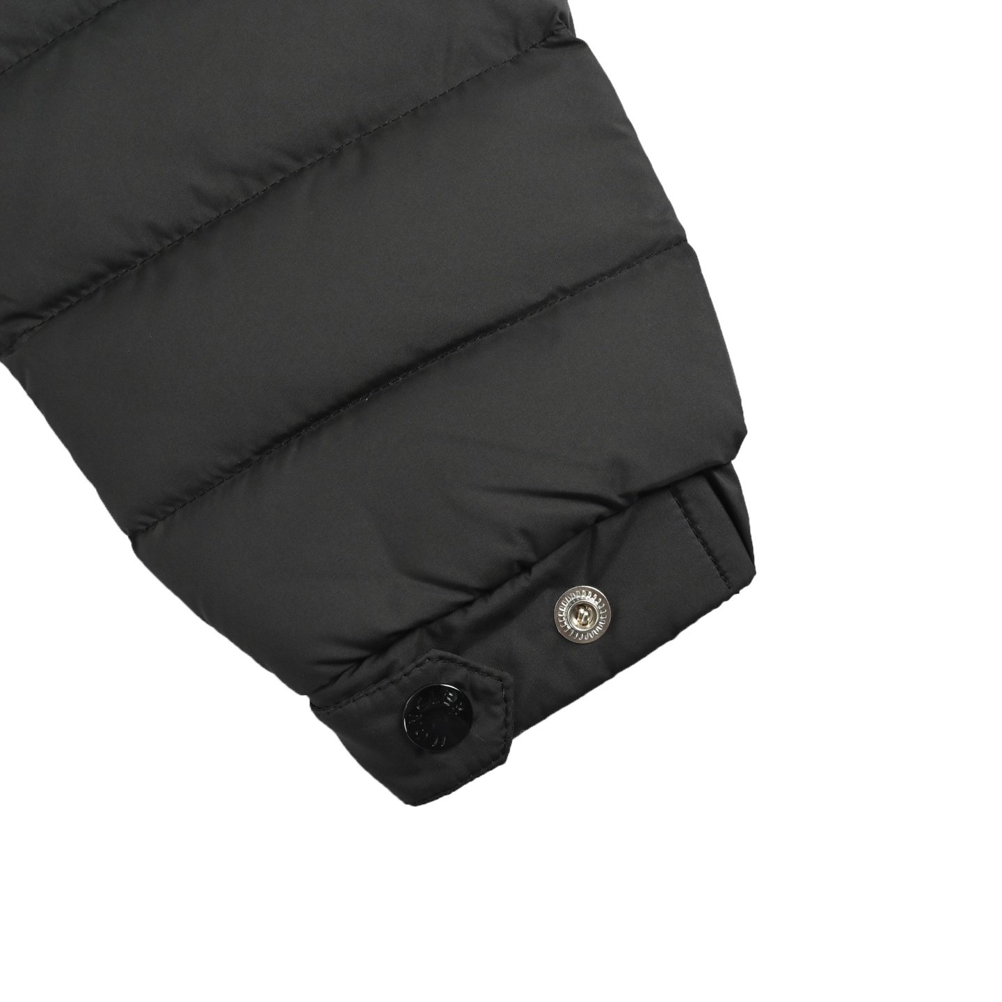 Moncler/蒙口 帽子织带字母印花连帽羽绒服 Moncler这款轻薄帽字母羽绒服