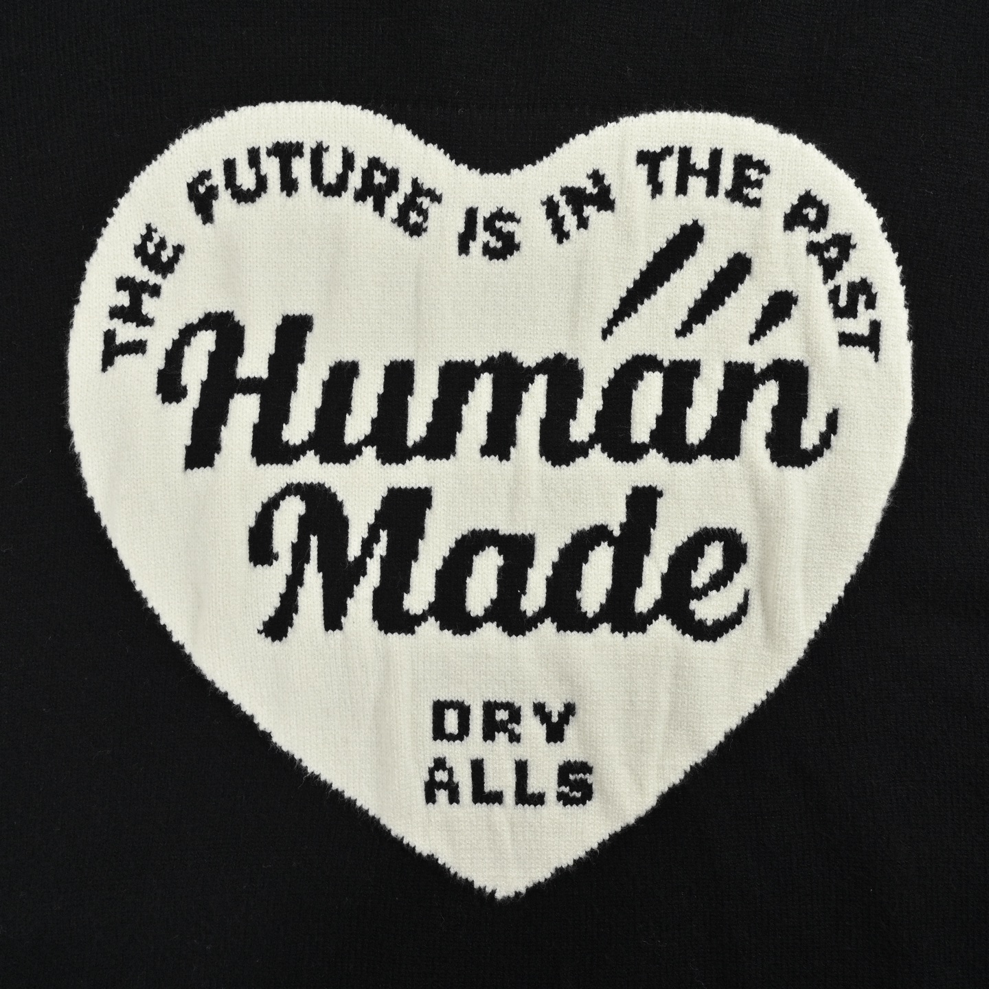 HUMAN MADE 爱心提花毛衣 HUMAN MADE 以Vintage风格的复古感设计而闻名HUMAN的毛衣款式已经完全拿捏了