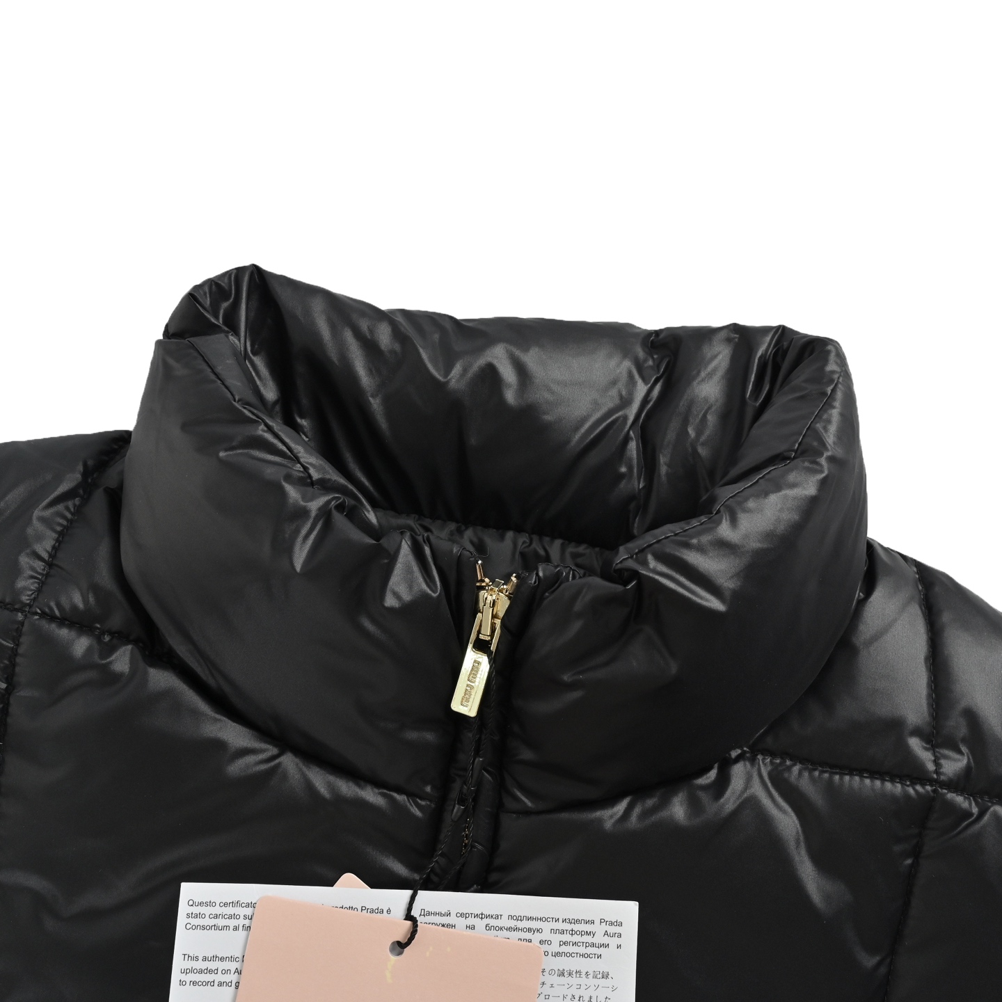 本地自取:💰450
Miu Miu/缪缪 格子面包短款羽绒服
95国标白鸭绒填充 非常厚实蓬松 且很轻!保暖性一流 定了近一个月面料~完全零色差 真正的免代购品质!大家擦亮眼睛 挑好货 性价比非常高 ¹
Size:36 38 40 42