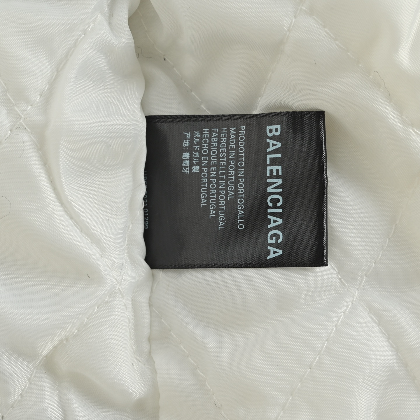 Balenciaga/巴黎世家 满印弹幕兔毛皮草外套 白色
