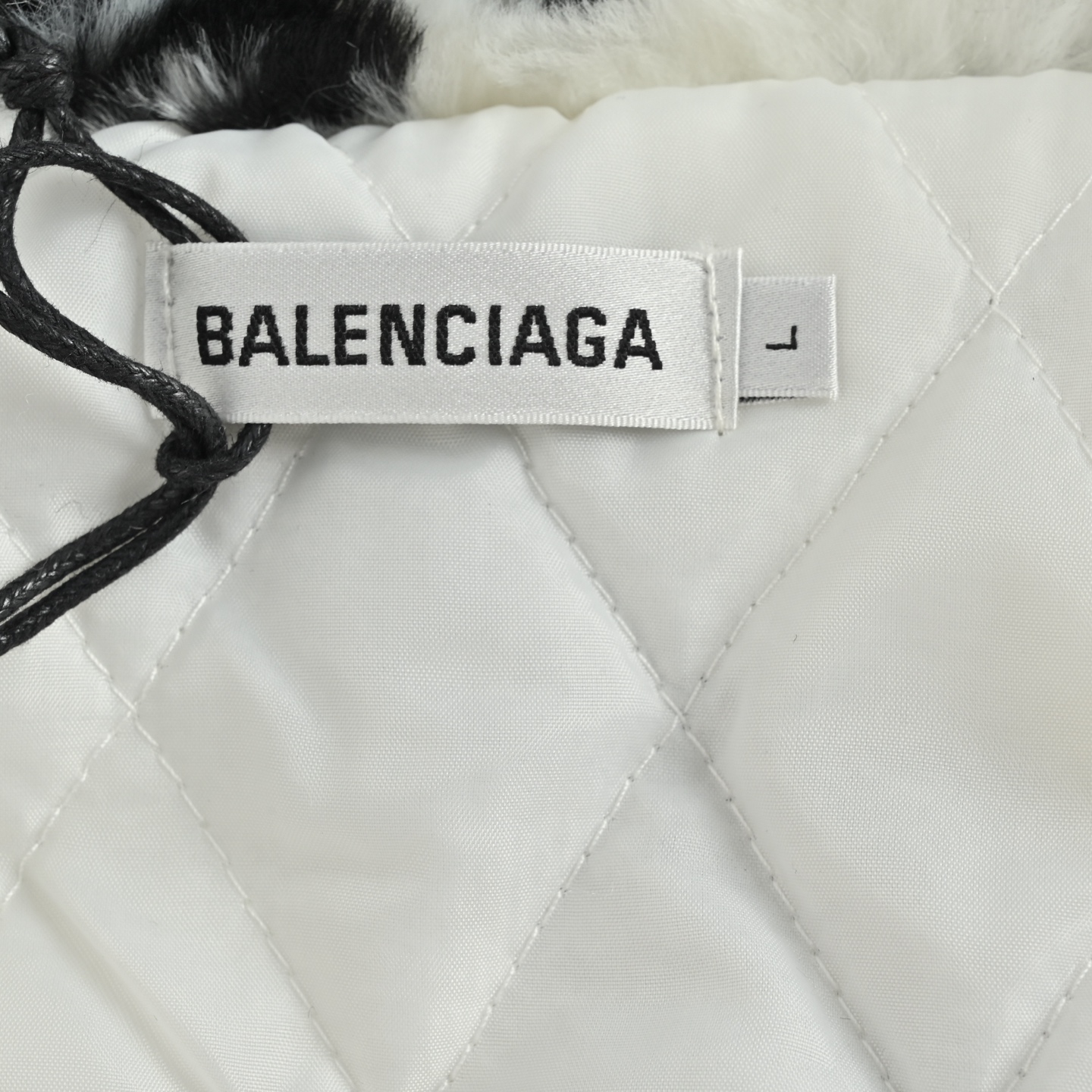 Balenciaga/巴黎世家 满印弹幕兔毛皮草外套 白色
