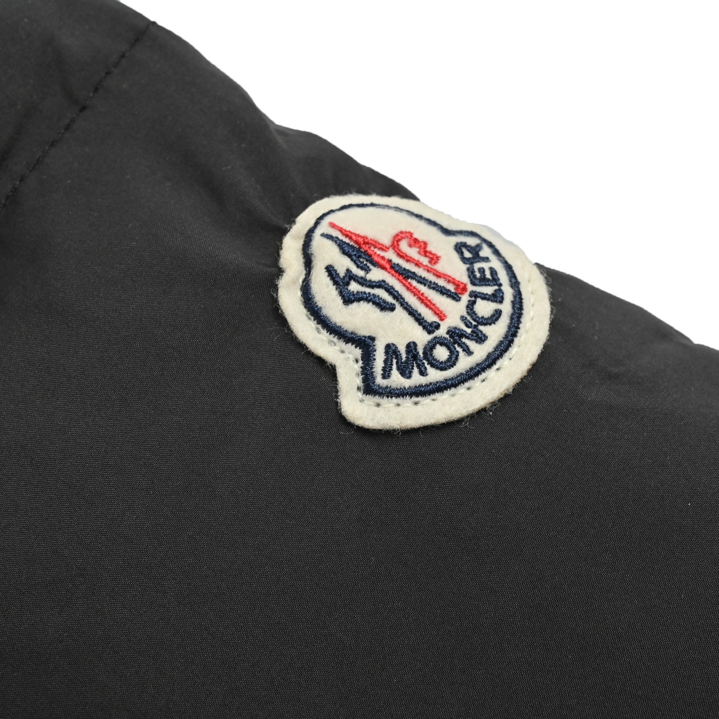 Moncler/蒙口 Laichefur毛领连帽羽绒服