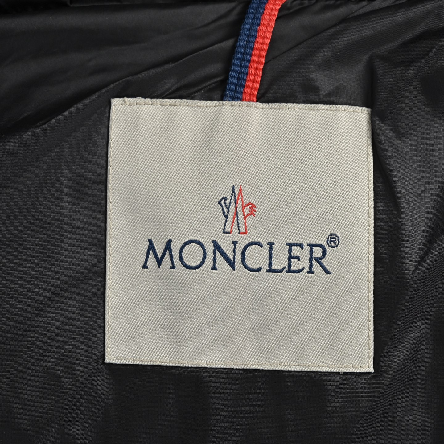 Moncler/蒙口 Laichefur毛领连帽羽绒服