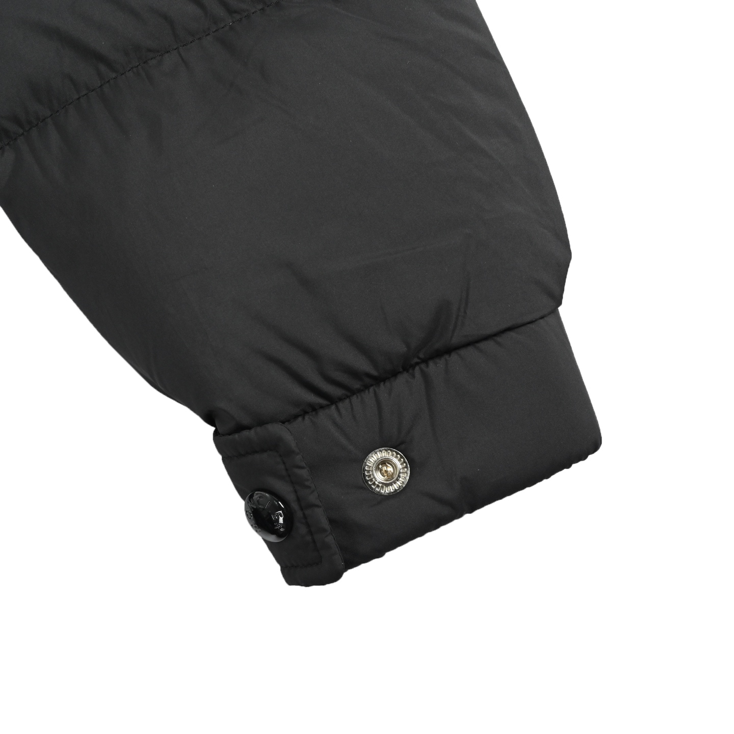 Moncler/蒙口 雾面玛雅长款羽绒服 这款长款羽绒服彰显Moncler的风格特色