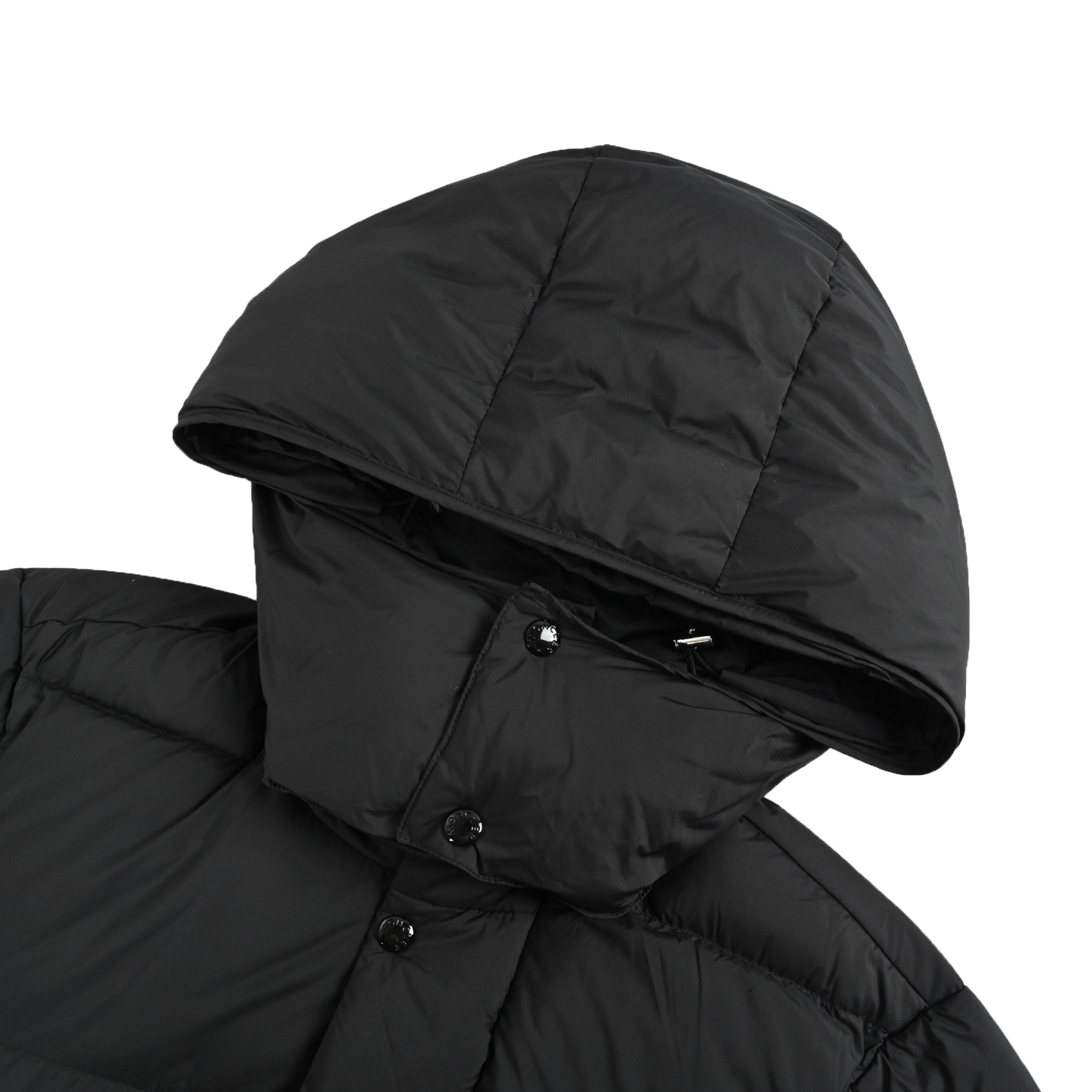 本地自取:💰610 Moncler/蒙口 雾面玛雅长款羽绒服 这款长款羽绒服彰显Moncler的风格特色,采用longuesaison面料制成,longuesaison衬里填充90白鹅绒,可拆卸兜帽,拉链和按扣开合,拉链口袋,衣袖设有贴袋·可调节袖口·抽绳下摆。面料:100%锦纶;里料:100%锦纶,兜帽里料: 100%锦纶;填充物含绒量:90%白鹅绒;装饰除外。 Size:1-4