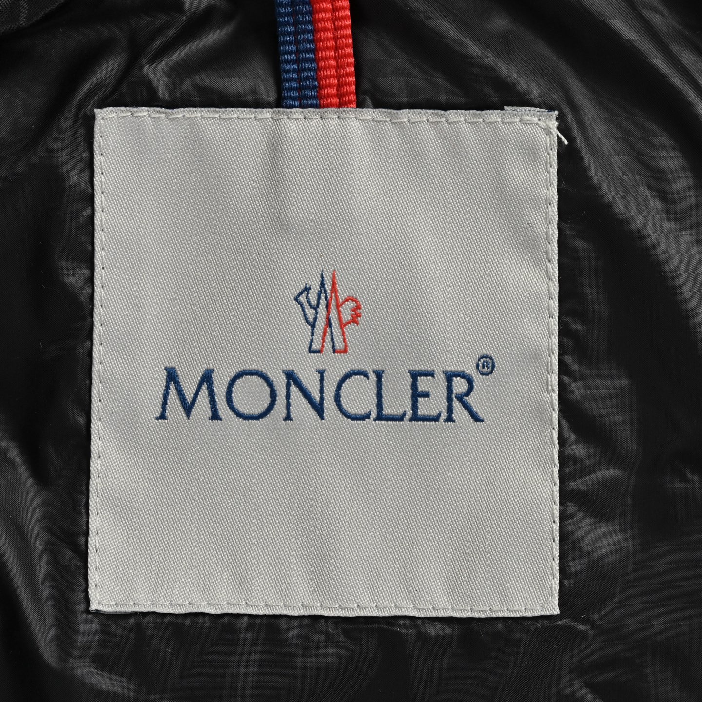Moncler/蒙口 25Fw 几何绗缝连帽羽绒服 Moncler GISORS女士羽绒服 奶油白配色＋华