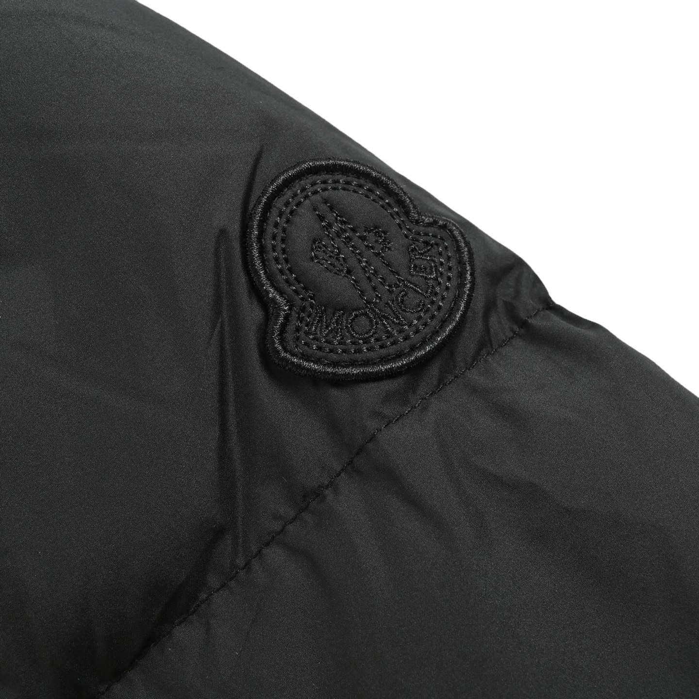 Moncler/蒙口 25Fw 大双口袋收腰女士羽绒服 黑色白色