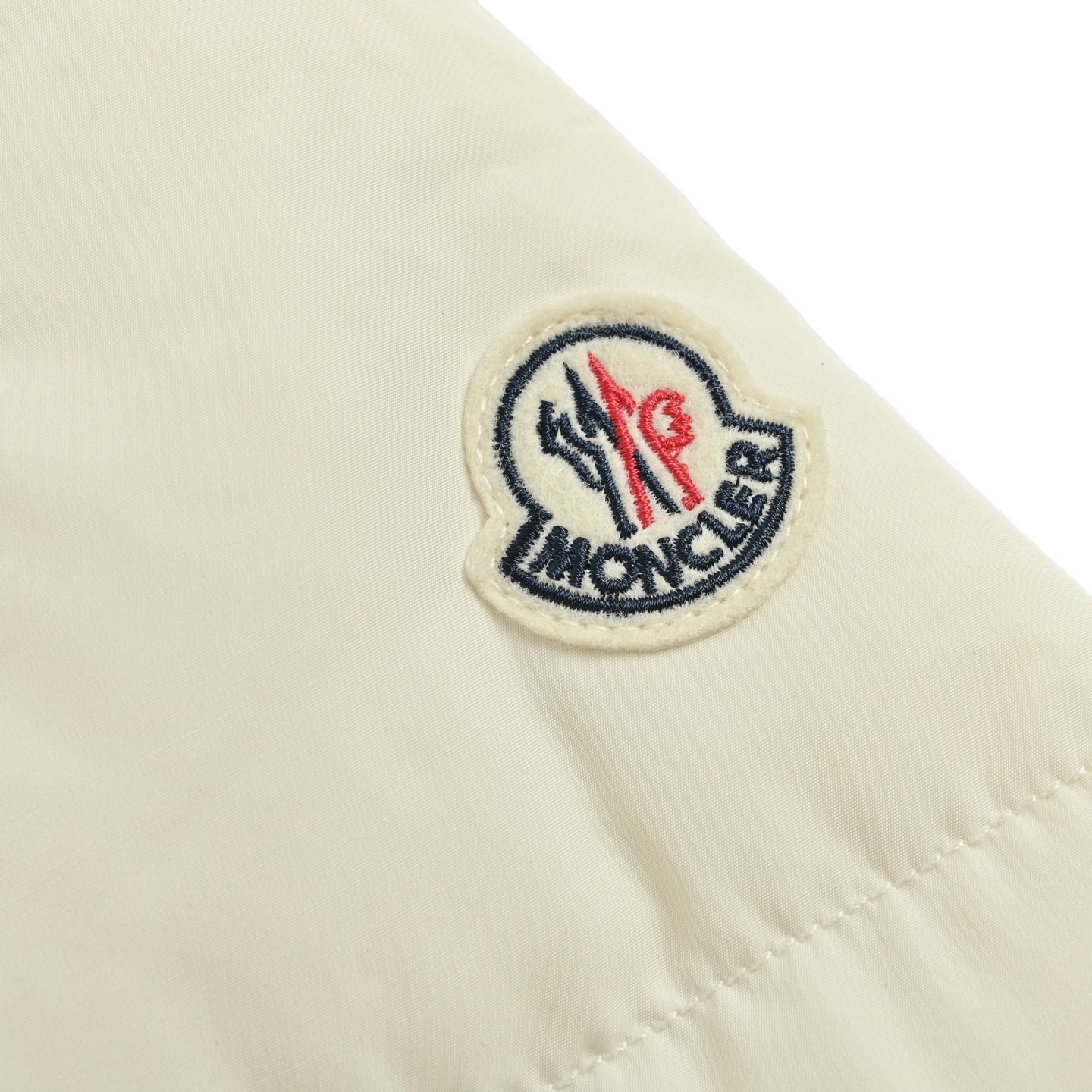 Moncler 蒙口 大口袋长款毛领羽绒服 Moncler经典“大白熊”长款羽绒服-Chinese UA Cheap High Quatity Brand Clothes Bags handbags Sneakers wholesale wholesaler seller from China Factory suppliers Fashion Clothing Shoes best Quality Beautiful Price Moncler 蒙口 大口袋长款毛领羽绒服 Moncler经典“大白熊”长款羽绒服