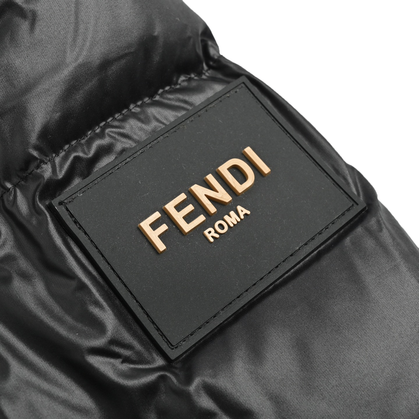 Fendi/芬迪 25Fw 袖标拼接连帽羽绒服 采用新国标90白鸭绒填充