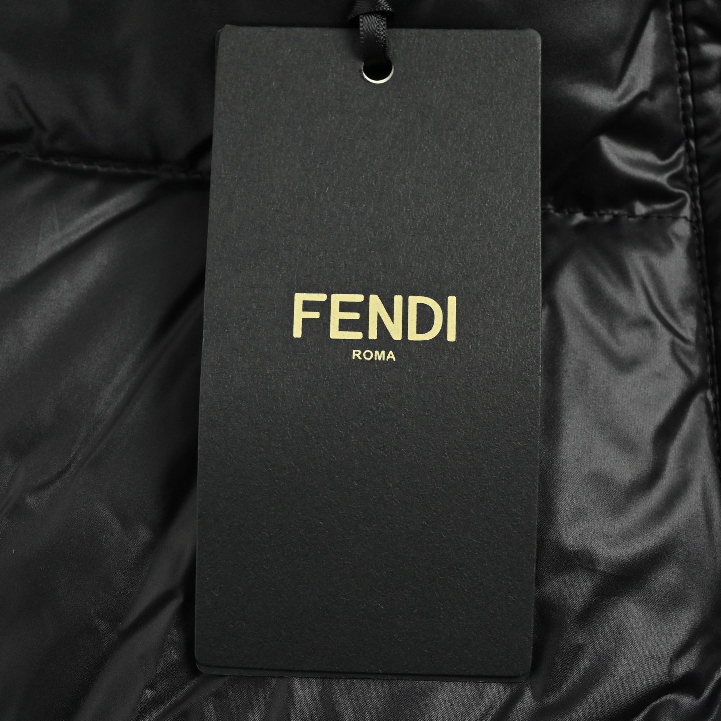 Fendi/芬迪 25Fw 袖标拼接连帽羽绒服 采用新国标90白鸭绒填充